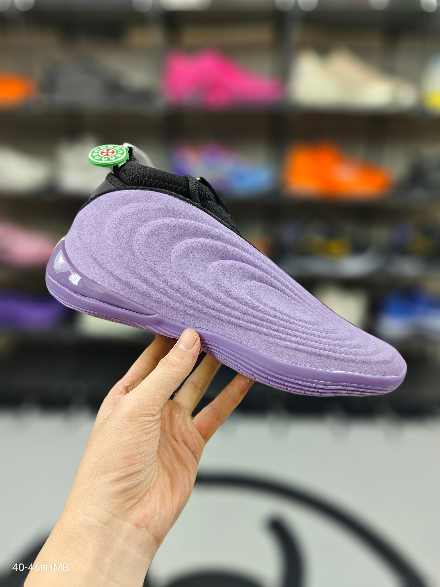 💰190【M版纯原】
❗❗adidas Harden Vol.10 舒适百搭 防滑耐磨 中帮 篮球鞋 男款 
在篮球鞋与时尚圈的跨界融合中，每一款球星签名鞋的迭代都堪称“潮流事件”。2025年12月1日即将登场的 adidas Harden Vol.10（哈登十代），不仅是詹姆斯·哈登篮球生涯的“十年里程碑”之作，更以未来感设计、多元配色和硬核科技，成为兼顾赛场性能与日常穿搭的时尚单品，无论是篮球爱好者还是潮流玩家，都能靠它解锁个性风格。
货号 : JQ0644
码数 : 40  40.5  41  42  42.5  43  44  44.5  45  46