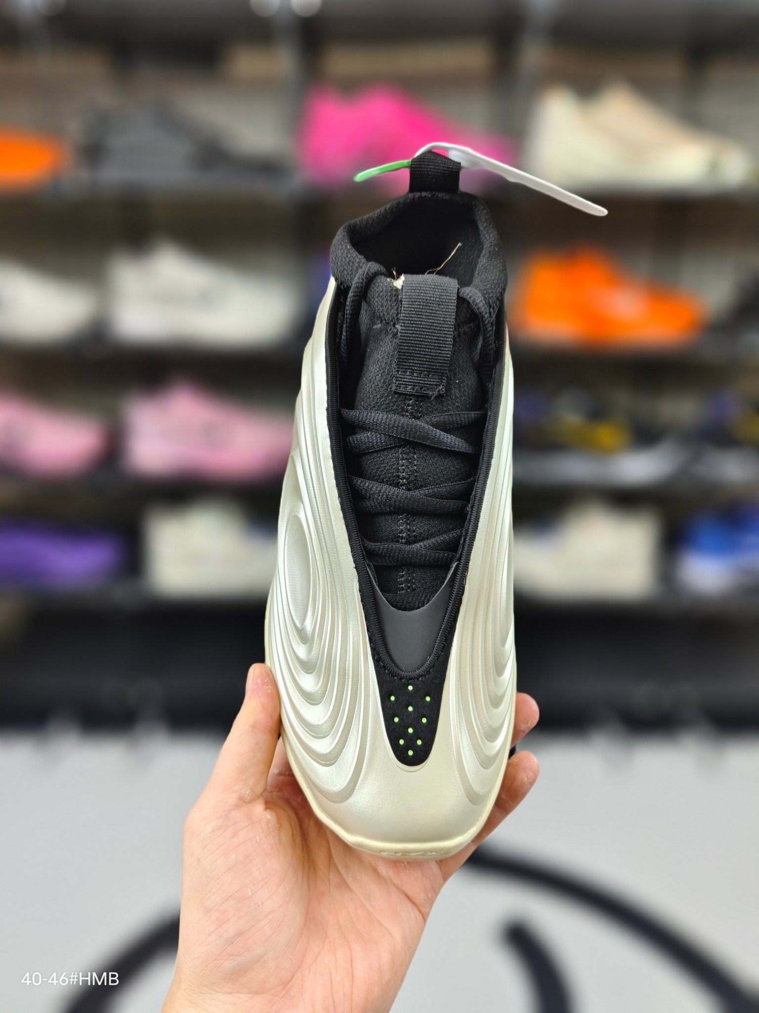 💰190【M版纯原】
❗❗adidas Harden Vol.10 舒适百搭 防滑耐磨 中帮 篮球鞋 男款 
在篮球鞋与时尚圈的跨界融合中，每一款球星签名鞋的迭代都堪称“潮流事件”。2025年12月1日即将登场的 adidas Harden Vol.10（哈登十代），不仅是詹姆斯·哈登篮球生涯的“十年里程碑”之作，更以未来感设计、多元配色和硬核科技，成为兼顾赛场性能与日常穿搭的时尚单品，无论是篮球爱好者还是潮流玩家，都能靠它解锁个性风格。
货号 : KJ1454
码数 : 40  40.5  41  42  42.5  43  44  44.5  45  46