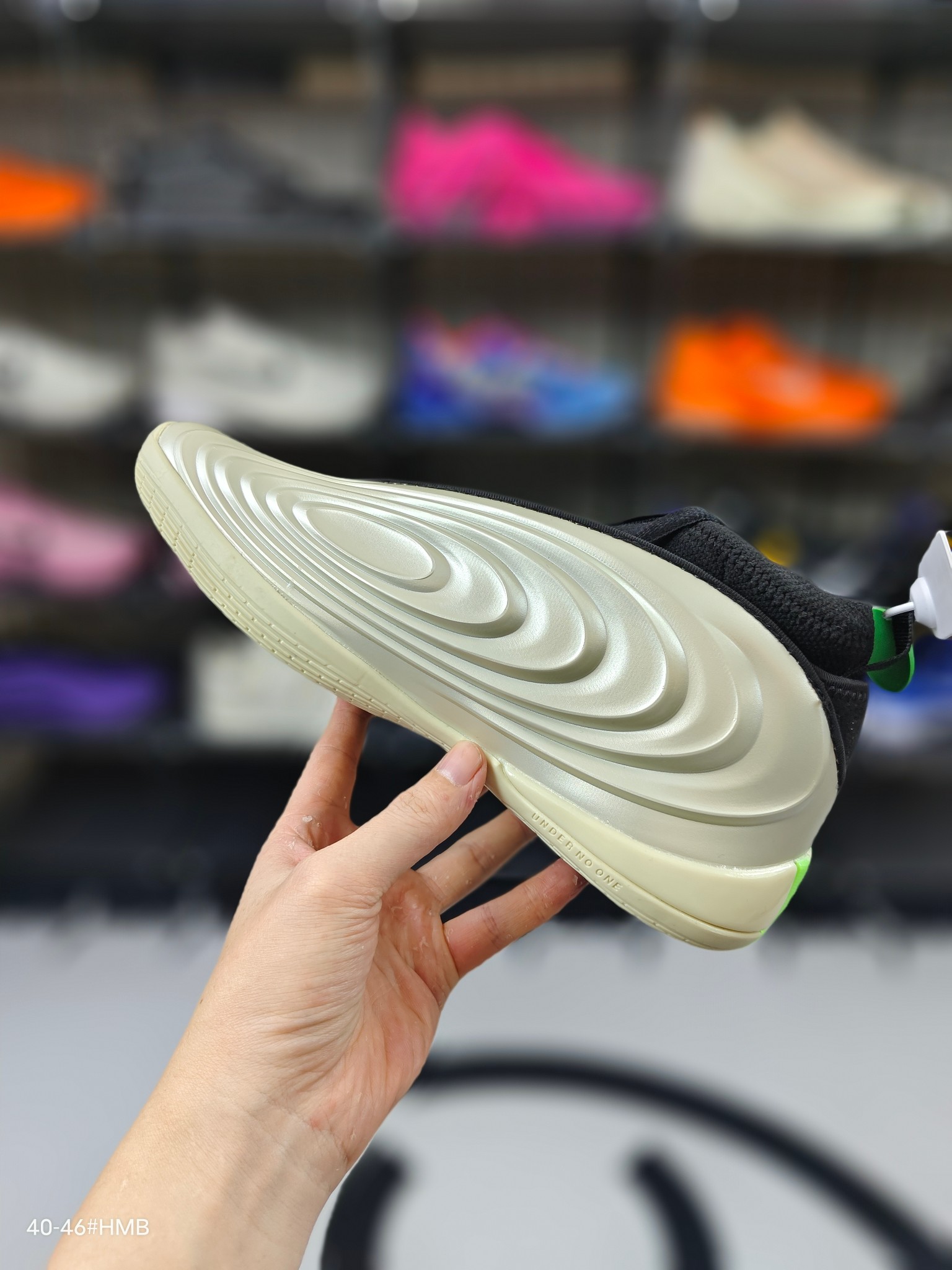 💰190【M版纯原】
❗❗adidas Harden Vol.10 舒适百搭 防滑耐磨 中帮 篮球鞋 男款 
在篮球鞋与时尚圈的跨界融合中，每一款球星签名鞋的迭代都堪称“潮流事件”。2025年12月1日即将登场的 adidas Harden Vol.10（哈登十代），不仅是詹姆斯·哈登篮球生涯的“十年里程碑”之作，更以未来感设计、多元配色和硬核科技，成为兼顾赛场性能与日常穿搭的时尚单品，无论是篮球爱好者还是潮流玩家，都能靠它解锁个性风格。
货号 : KJ1454
码数 : 40  40.5  41  42  42.5  43  44  44.5  45  46