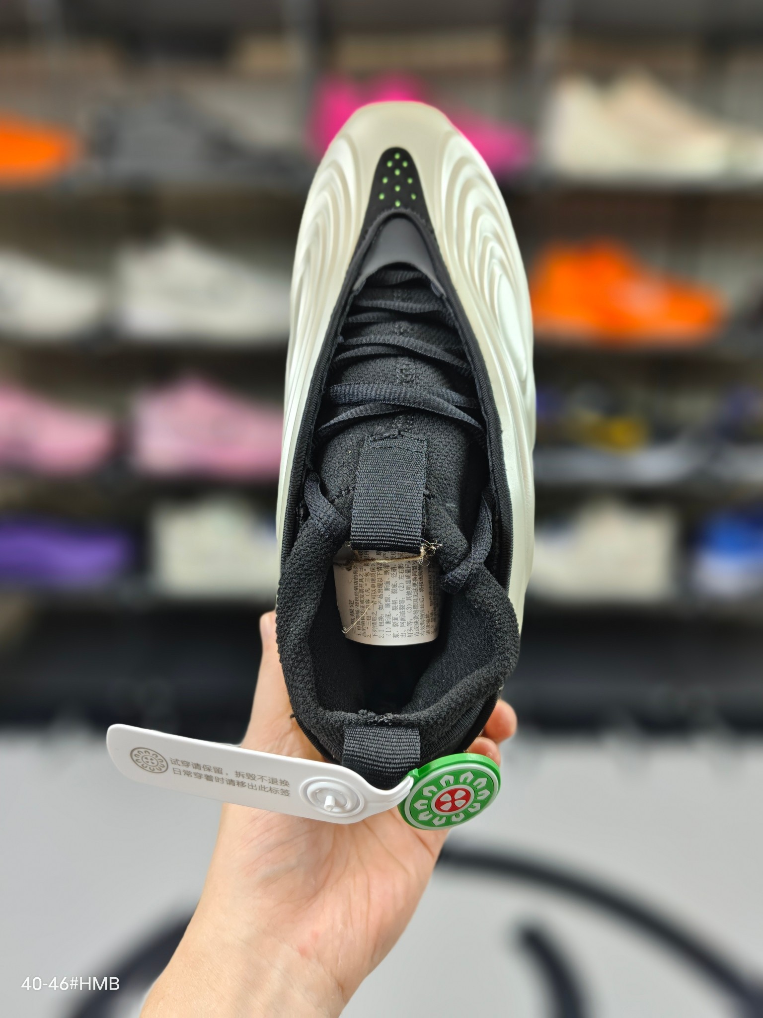 💰190【M版纯原】
❗❗adidas Harden Vol.10 舒适百搭 防滑耐磨 中帮 篮球鞋 男款 
在篮球鞋与时尚圈的跨界融合中，每一款球星签名鞋的迭代都堪称“潮流事件”。2025年12月1日即将登场的 adidas Harden Vol.10（哈登十代），不仅是詹姆斯·哈登篮球生涯的“十年里程碑”之作，更以未来感设计、多元配色和硬核科技，成为兼顾赛场性能与日常穿搭的时尚单品，无论是篮球爱好者还是潮流玩家，都能靠它解锁个性风格。
货号 : KJ1454
码数 : 40  40.5  41  42  42.5  43  44  44.5  45  46