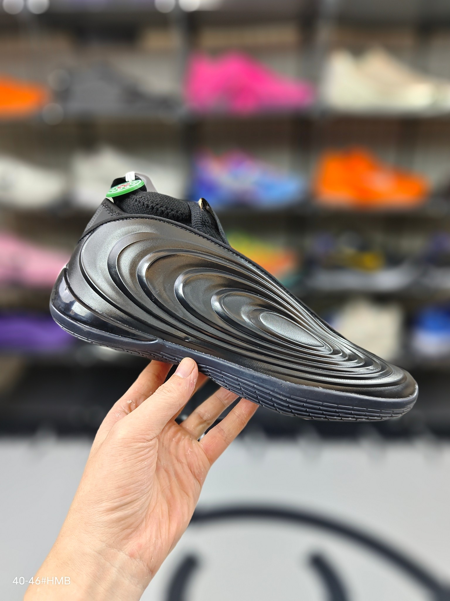 💰190【M版纯原】
❗❗adidas Harden Vol.10 舒适百搭 防滑耐磨 中帮 篮球鞋 男款 
在篮球鞋与时尚圈的跨界融合中，每一款球星签名鞋的迭代都堪称“潮流事件”。2025年12月1日即将登场的 adidas Harden Vol.10（哈登十代），不仅是詹姆斯·哈登篮球生涯的“十年里程碑”之作，更以未来感设计、多元配色和硬核科技，成为兼顾赛场性能与日常穿搭的时尚单品，无论是篮球爱好者还是潮流玩家，都能靠它解锁个性风格。
货号 : JQ9426
码数 : 40  40.5  41  42  42.5  43  44  44.5  45  46