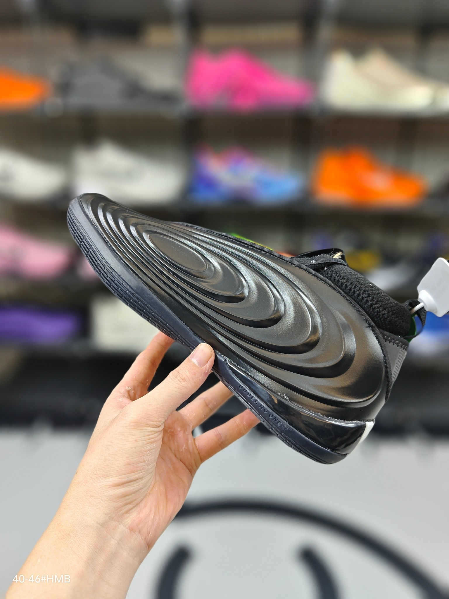 💰190【M版纯原】
❗❗adidas Harden Vol.10 舒适百搭 防滑耐磨 中帮 篮球鞋 男款 
在篮球鞋与时尚圈的跨界融合中，每一款球星签名鞋的迭代都堪称“潮流事件”。2025年12月1日即将登场的 adidas Harden Vol.10（哈登十代），不仅是詹姆斯·哈登篮球生涯的“十年里程碑”之作，更以未来感设计、多元配色和硬核科技，成为兼顾赛场性能与日常穿搭的时尚单品，无论是篮球爱好者还是潮流玩家，都能靠它解锁个性风格。
货号 : JQ9426
码数 : 40  40.5  41  42  42.5  43  44  44.5  45  46