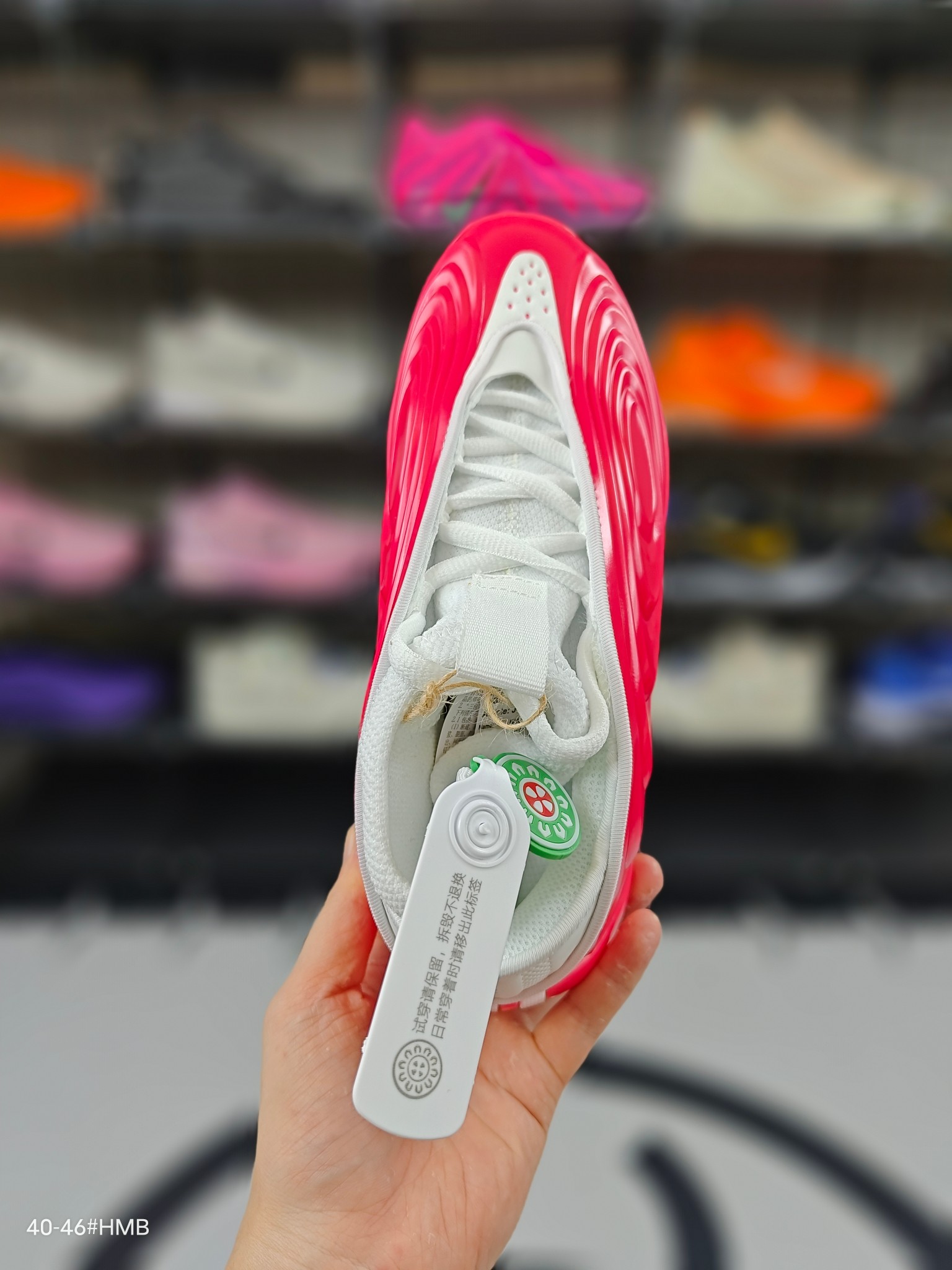 💰190【M版纯原】
❗❗adidas Harden Vol.10 舒适百搭 防滑耐磨 中帮 篮球鞋 男款 
在篮球鞋与时尚圈的跨界融合中，每一款球星签名鞋的迭代都堪称“潮流事件”。2025年12月1日即将登场的 adidas Harden Vol.10（哈登十代），不仅是詹姆斯·哈登篮球生涯的“十年里程碑”之作，更以未来感设计、多元配色和硬核科技，成为兼顾赛场性能与日常穿搭的时尚单品，无论是篮球爱好者还是潮流玩家，都能靠它解锁个性风格。
货号 : JQ9424
码数 : 40  40.5  41  42  42.5  43  44  44.5  45  46