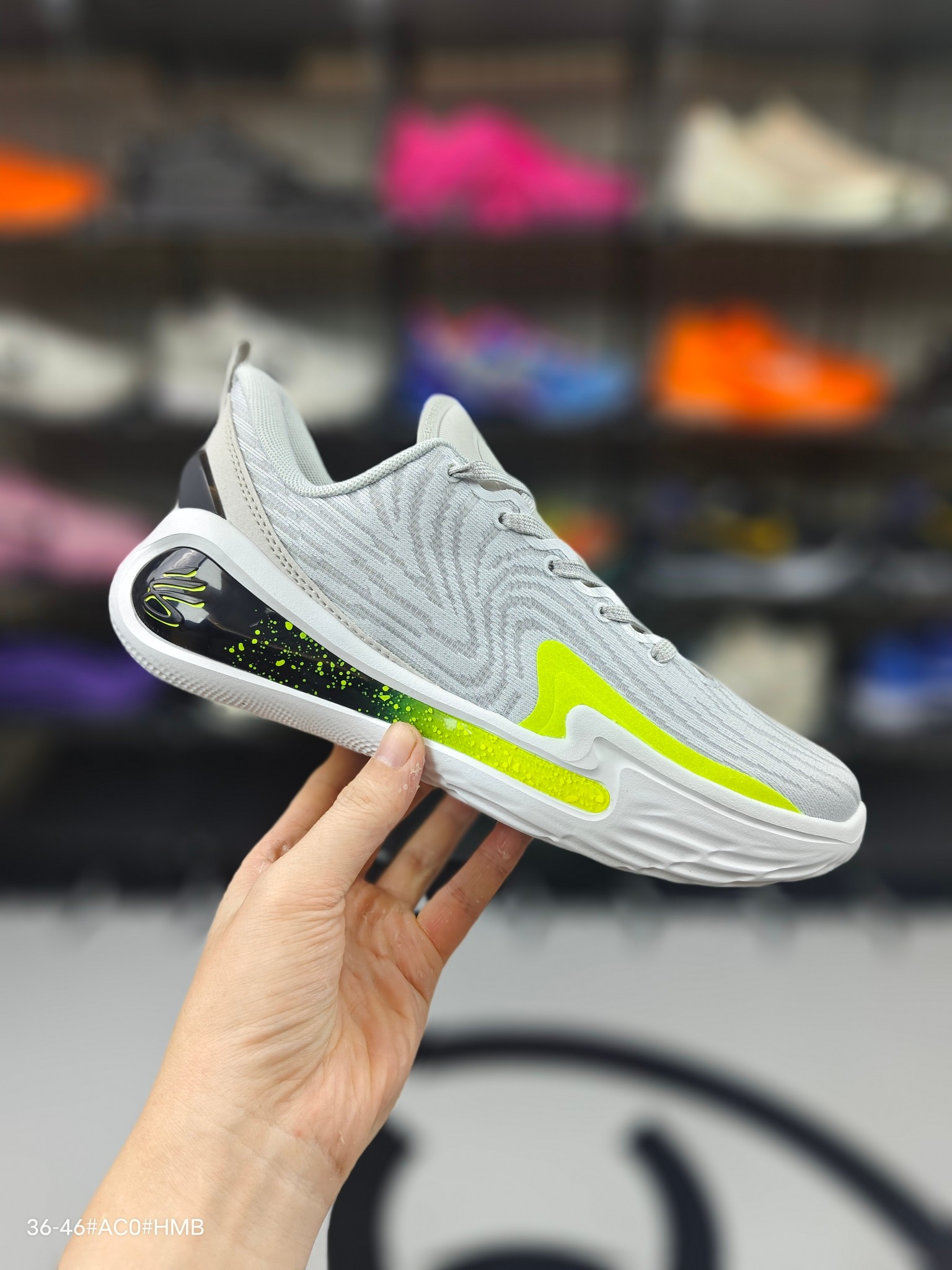 💰140    纯原级🔥☎♥
❗❗库里12代 Under Armour Curry 12 潮流运动 防滑耐磨 低帮 篮球鞋 男款 白色
货号: 3027629-100
号码: 36-46带半码
编码: XFX2619130