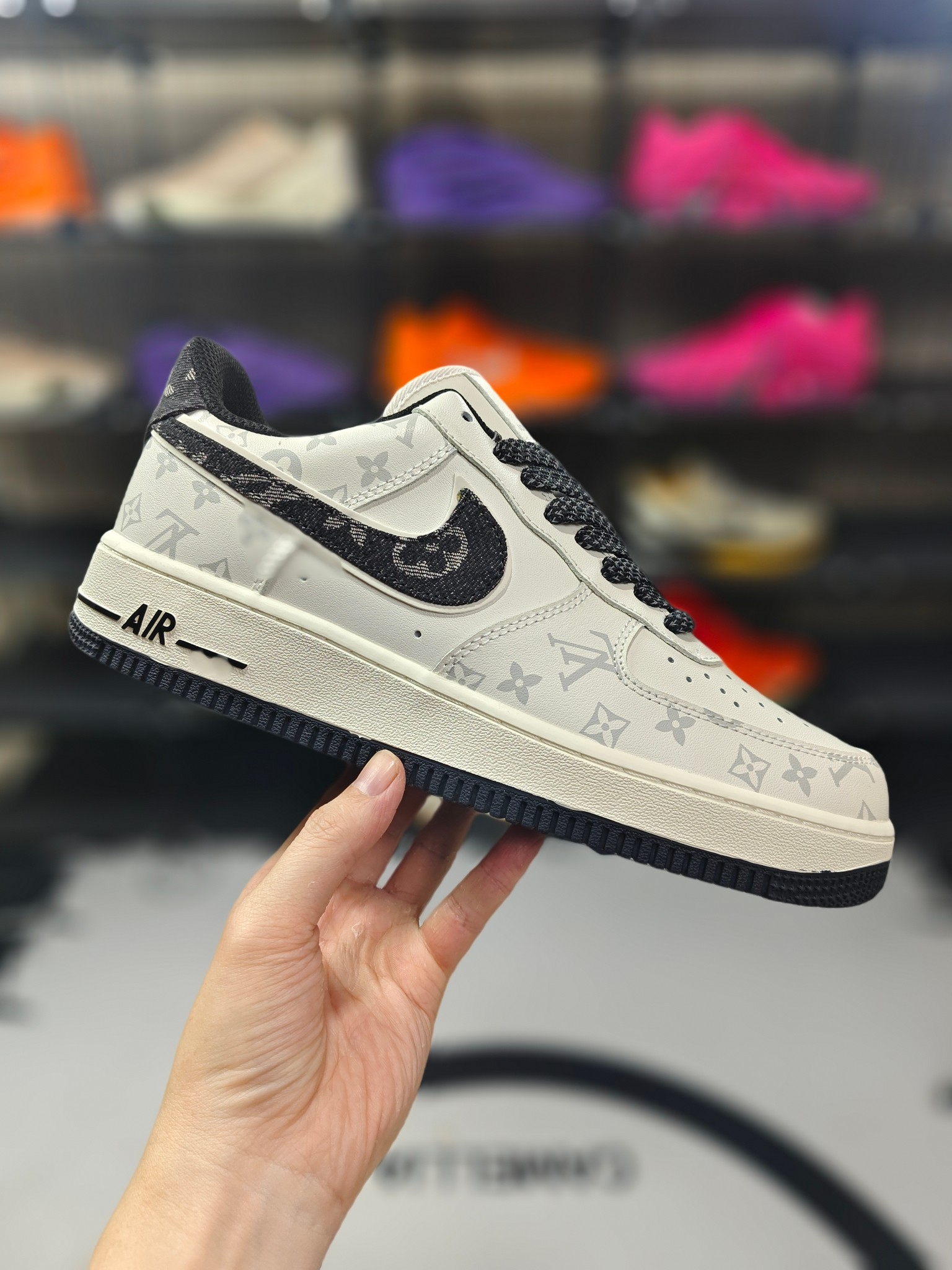 💰150 ☎️❤️
公司级✅Air Force 1 ‘07 LV8 原楦头原纸板 打造纯正空军版型
#专注外贸渠道 全掌内置蜂窝气垫 #原盒配件 原厂中底钢印、拉帮完美  官方同步上架
货号:DR9868-500
Size:36 36.5 37.5 38 38.5 39 40 40.5 41 42 42.5 43 44 44.5 45