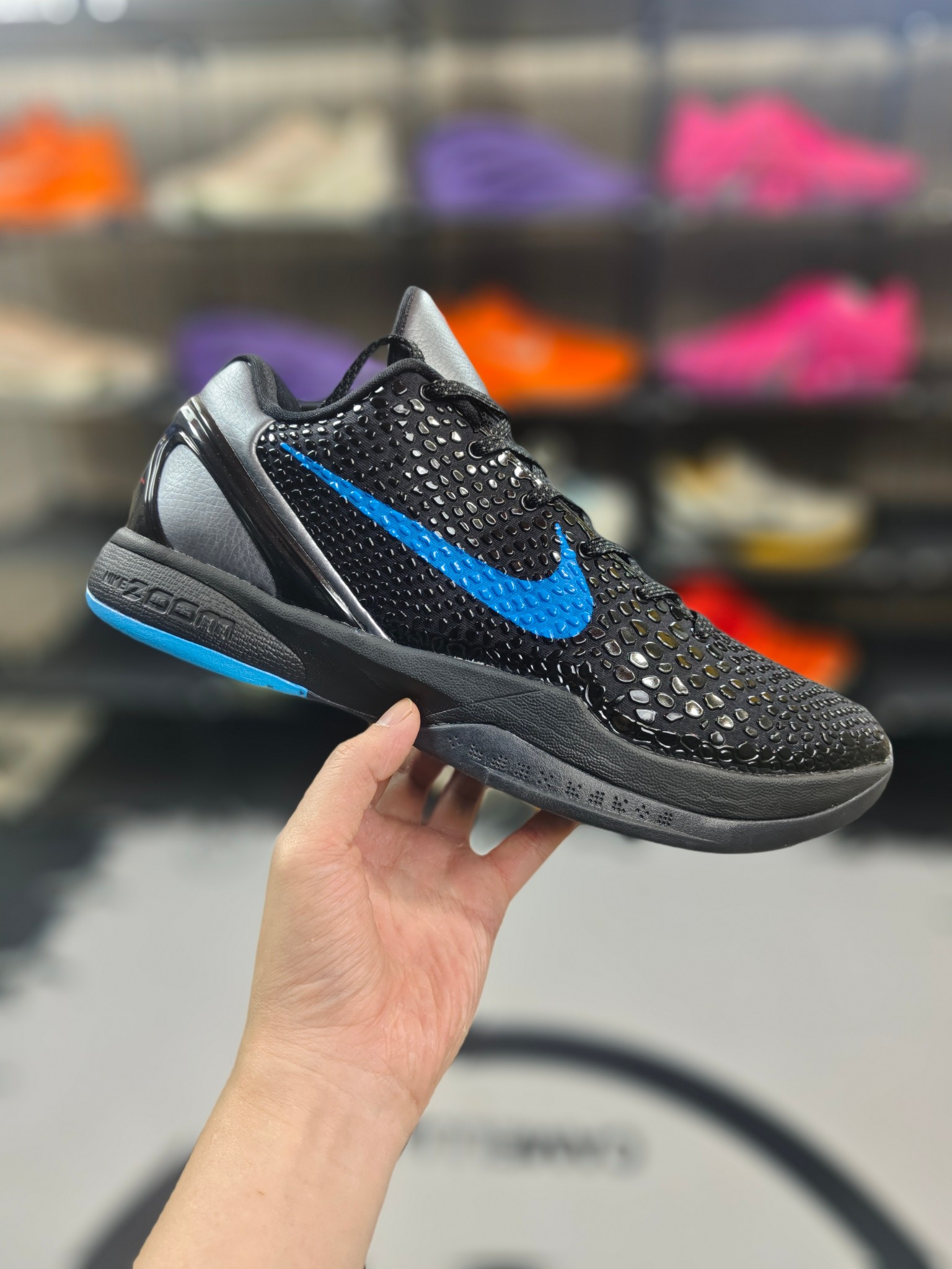 💰220   
【ck纯原版】NK Zoom Kobe 6 科比六代 
前后气垫加持 信仰绝不减配 市售唯一PROTRO复刻版开发货品 全鞋身材料卡色独家定制 SWOOSH 蛇鳞 正确珠光效果（内嵌珍珠粉）独家前掌Zoom Turbo 后掌马蹄Zoom缓震 内置全真动态飞线 独家复刻U型缓震垫带独立钢印 十年情怀 这里完美落地 致力打造最强ZK系列 
货号：429659-016
尺码：39-47.5
编码: XFX2619210