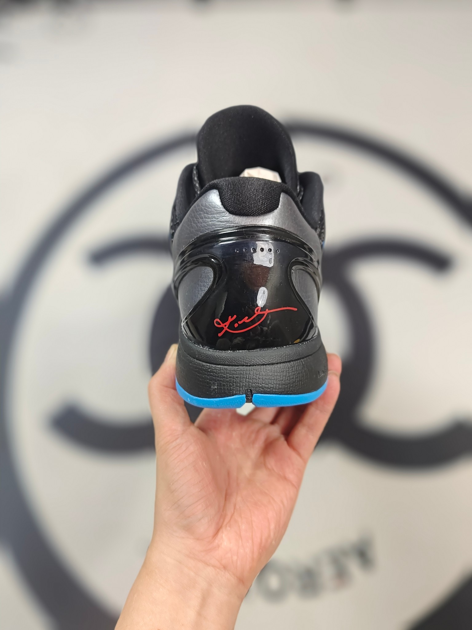 💰220
【ck纯原版】NK Zoom Kobe 6 科比六代
前后气垫加持 信仰绝不减配 市售唯一PROTRO复刻版开发货品 全鞋身材料卡色独家定制 SWOOSH 蛇鳞 正确珠光效果(内嵌珍珠粉)独家前掌Zoom Turbo 后掌马蹄Zoom缓震 内置全真动态飞线 独家复刻U型缓震垫带独立钢印 十年情怀 这里完美落地 致力打造最强ZK系列
货号:429659-016
尺码:39-47.5
编码: XFX2619210