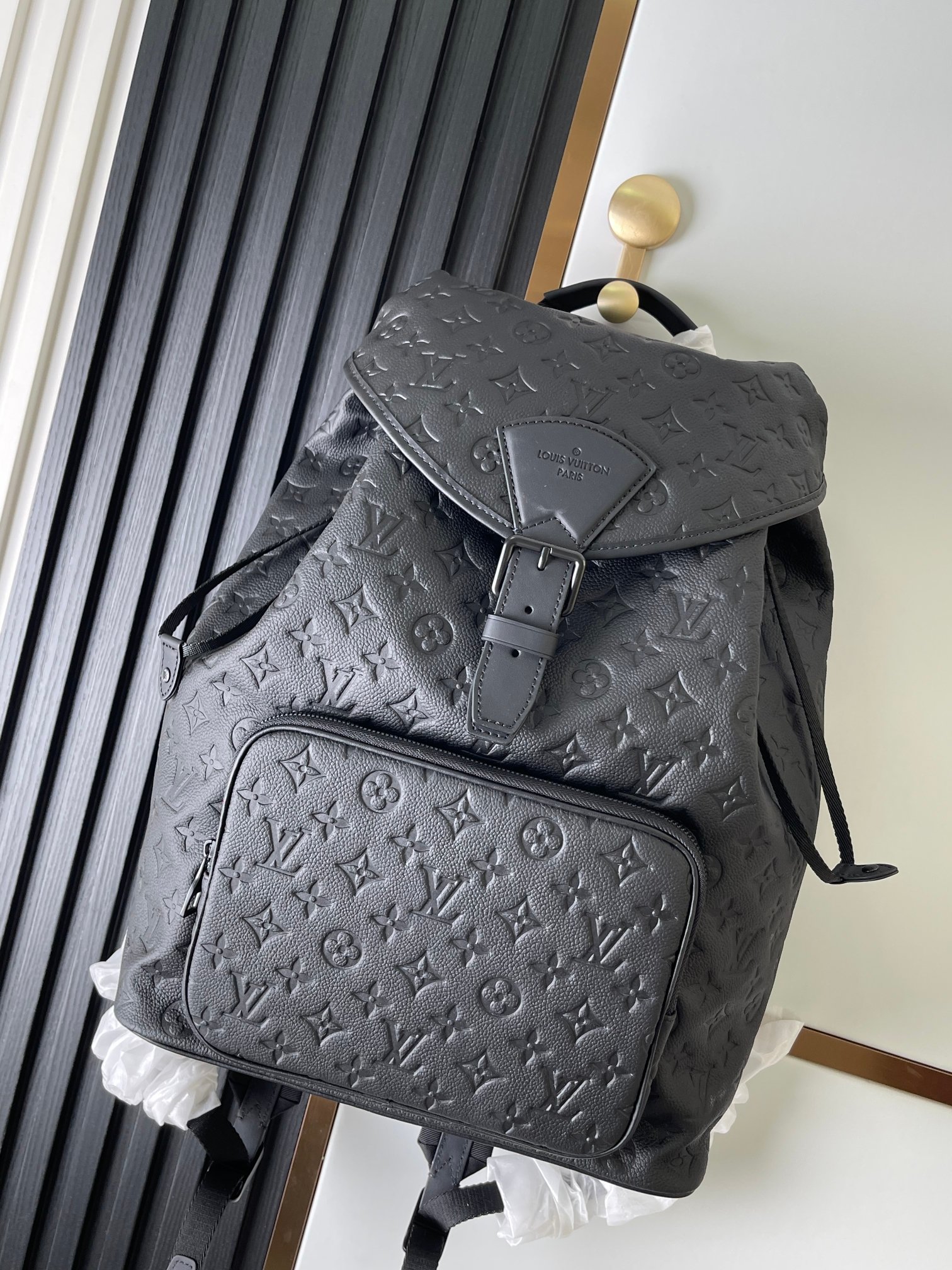 M23127 Mochila íntegramente en piel negra serie MONTSOURIS mochila