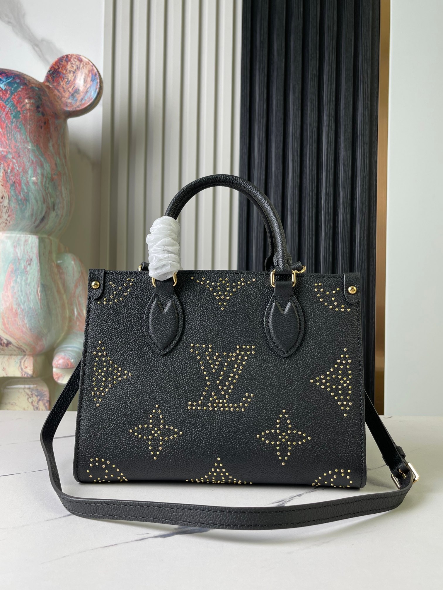 P600 [Primera capa superior, foto única de la casa] M46733 Serie de bolsos para mamá con orificios prensados ​​Este bol…