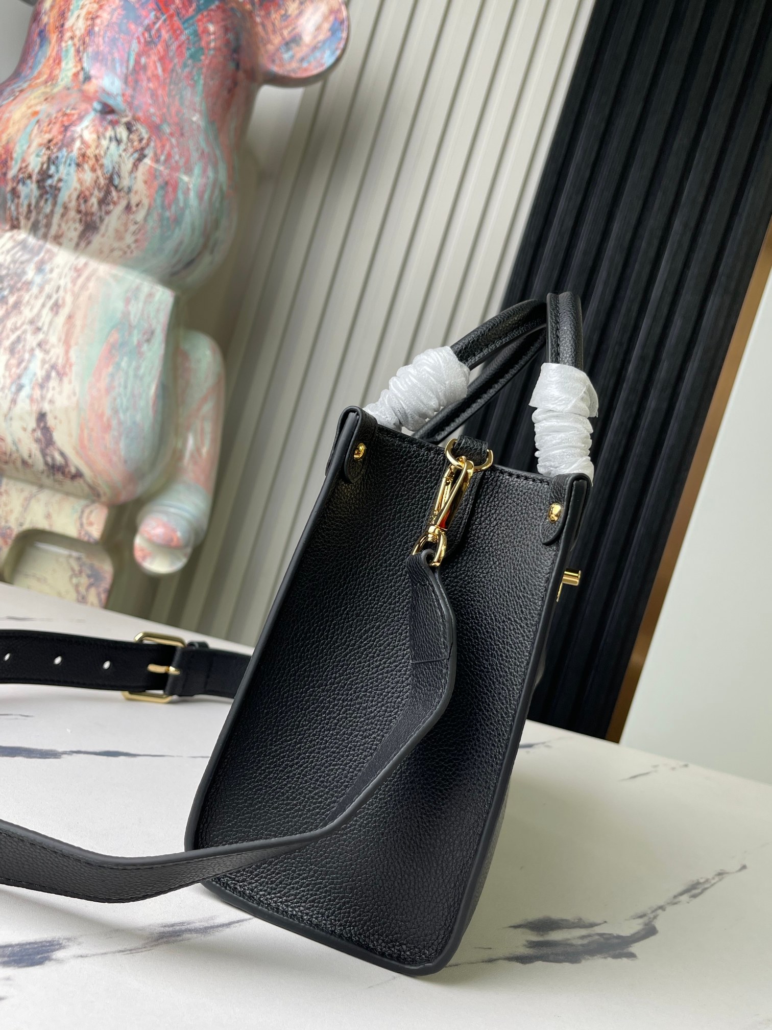 顶级原单独家实拍M22311黑色全皮四方包系列Lock&Go手袋M23637以时尚设计与考究细节传递潮流