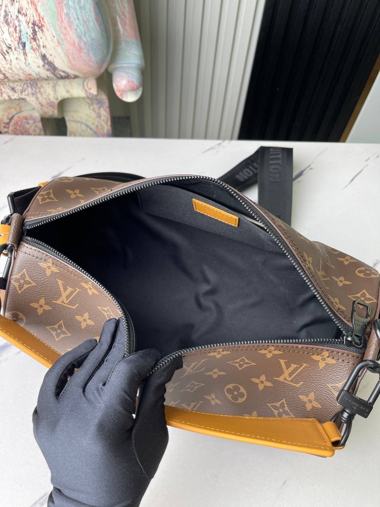 顶级原单独家实拍M46691老花男包圆筒包系列本款SoftPolochon手袋融合MonogramMac