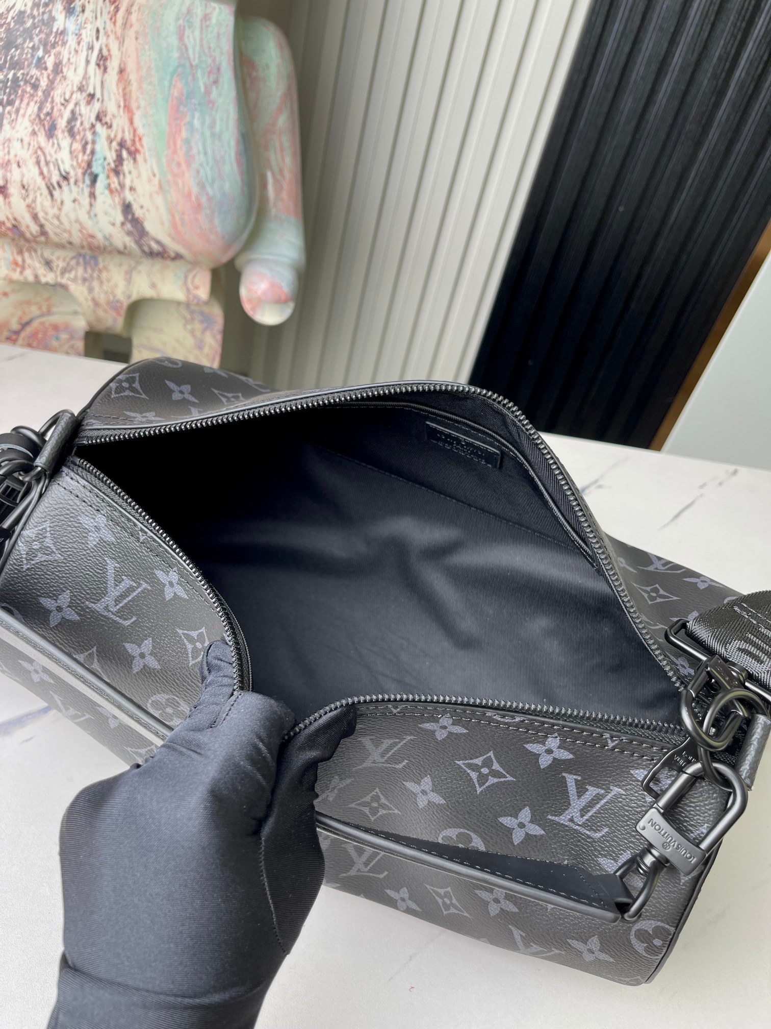 顶级原单独家实拍M46691黑花男包圆筒包系列本款SoftPolochon手袋融合MonogramMac