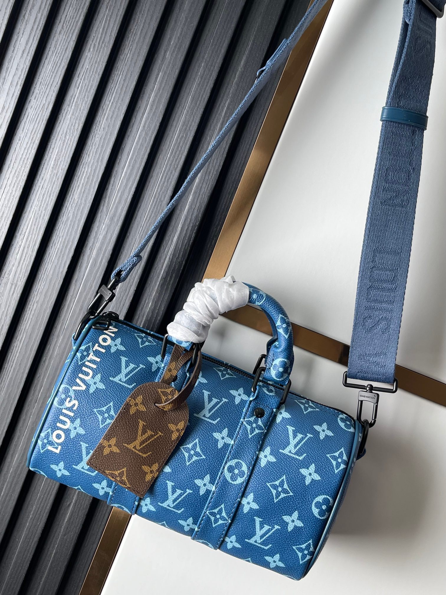 M46803 Bolso de hombre flor azul Pillow Bag Series KEEPALL BANDOULIÈRE 25 Bolso