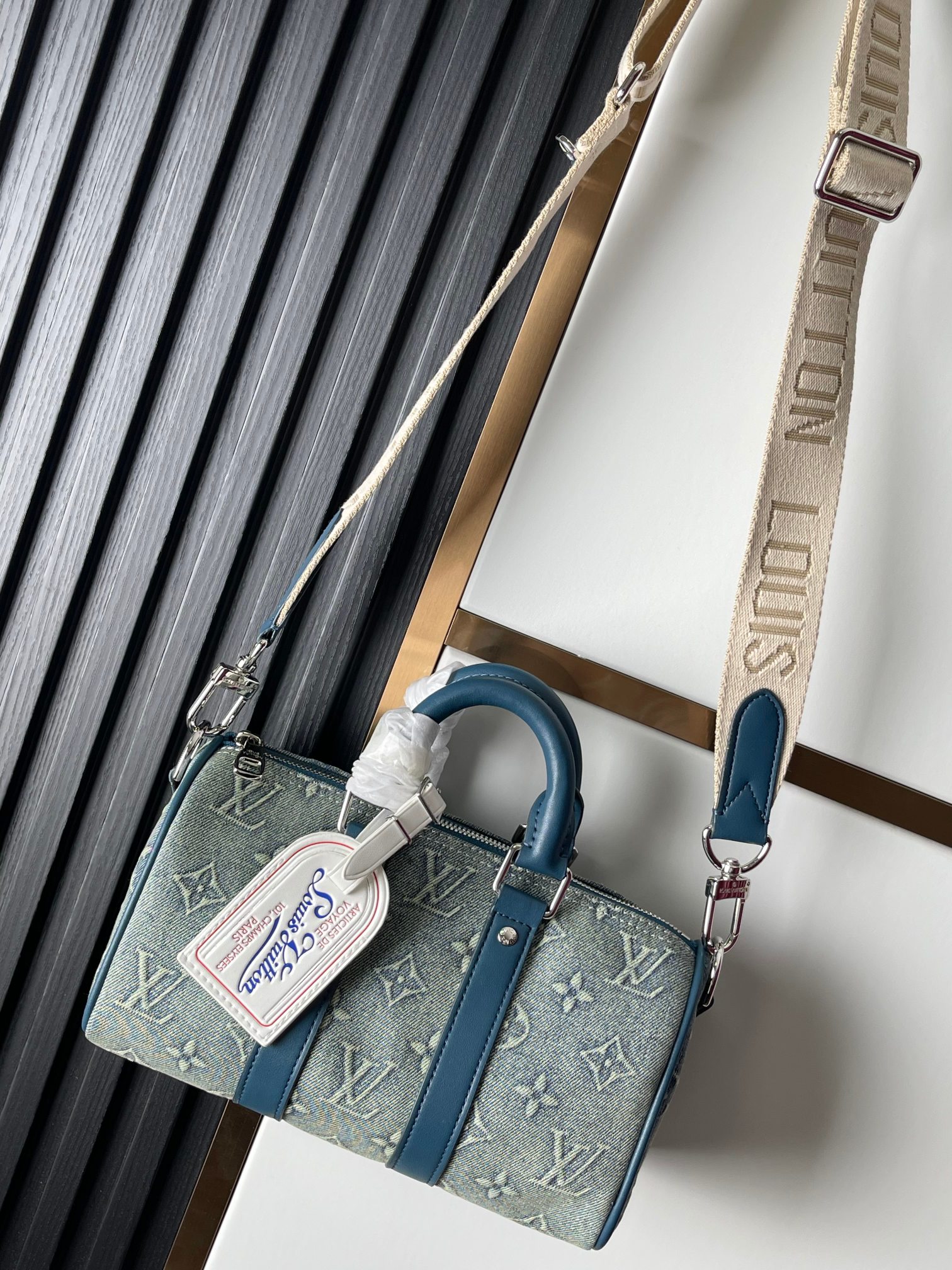 M22762 bolso tipo almohada de mezclilla serie speedy bolso KEEPALL BANDOULIÈRE 25