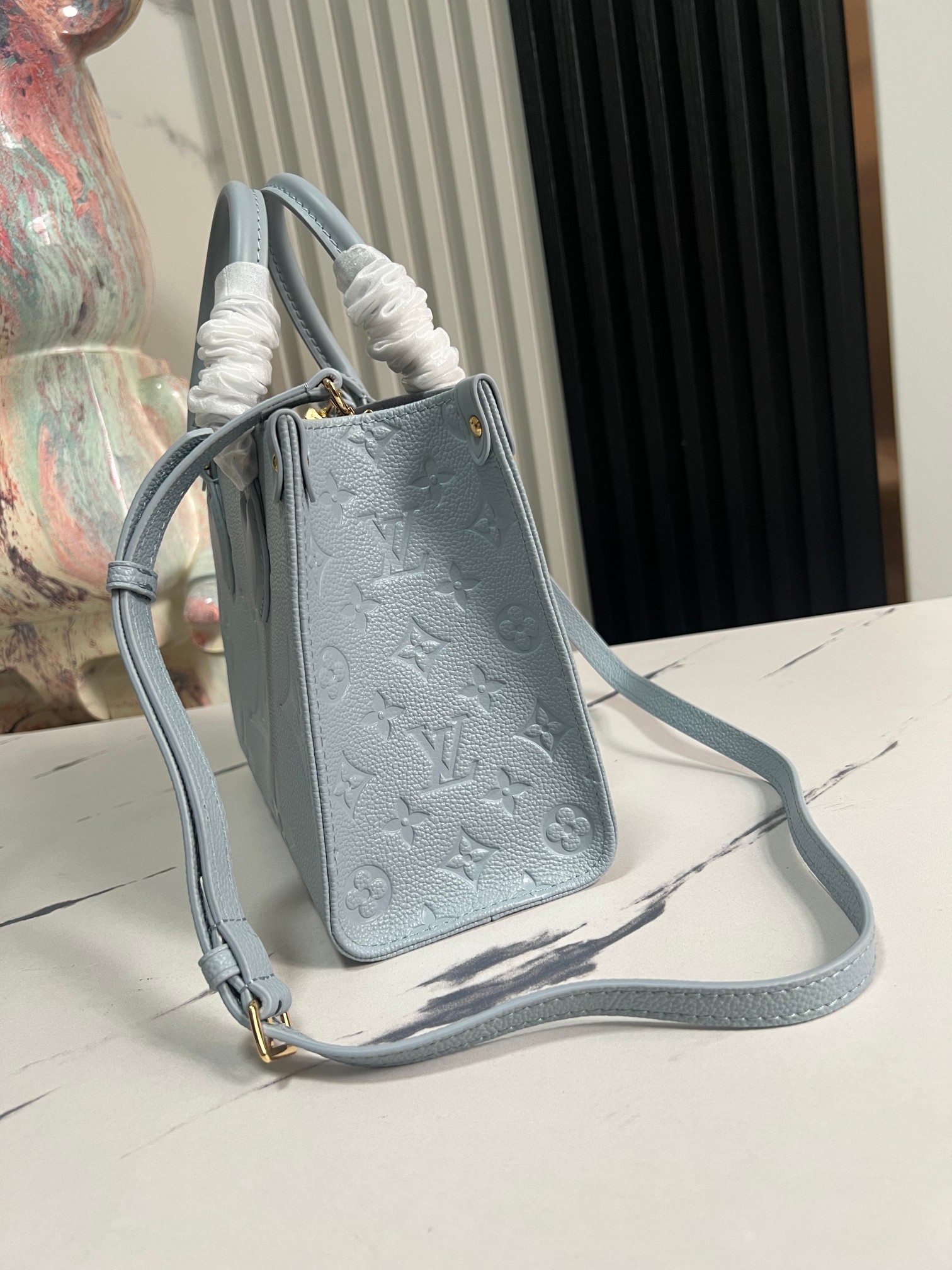 顶级原单独家实拍M45653雾霾蓝全皮压花四方包系列M46840本款OnTheGo小号手袋选用Monog