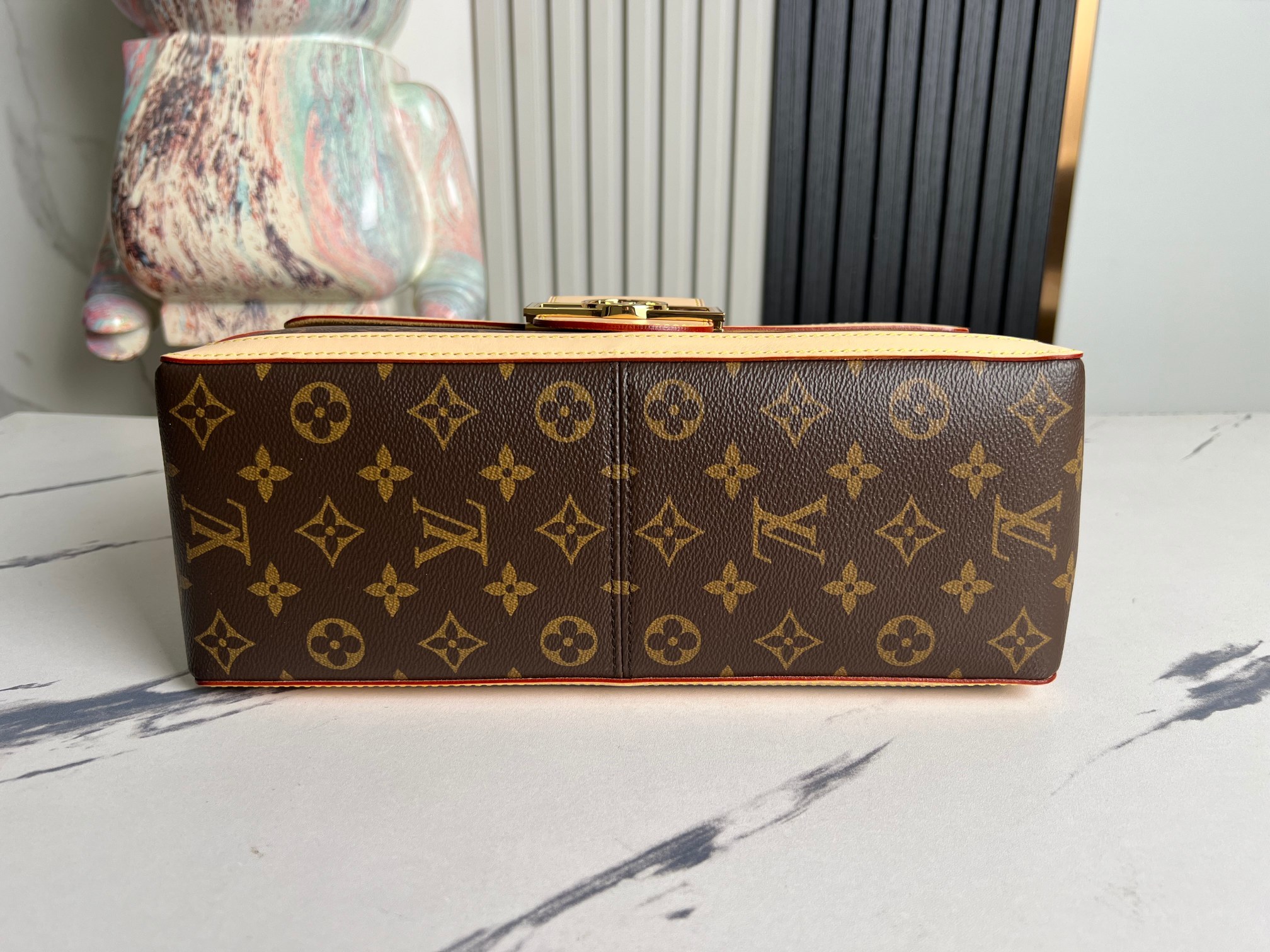 顶级原单独家实拍M47149老花达芙妮系列DauphineSoft大号手袋以Monogram帆布裁出柔软