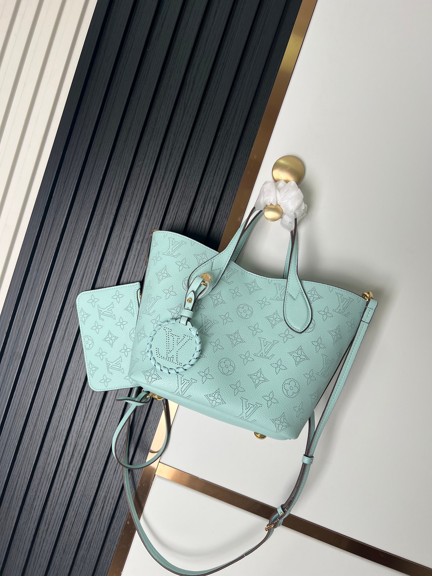 M24930 bolso bombonera de piel verde menta serie Blossom bolso tote pequeño