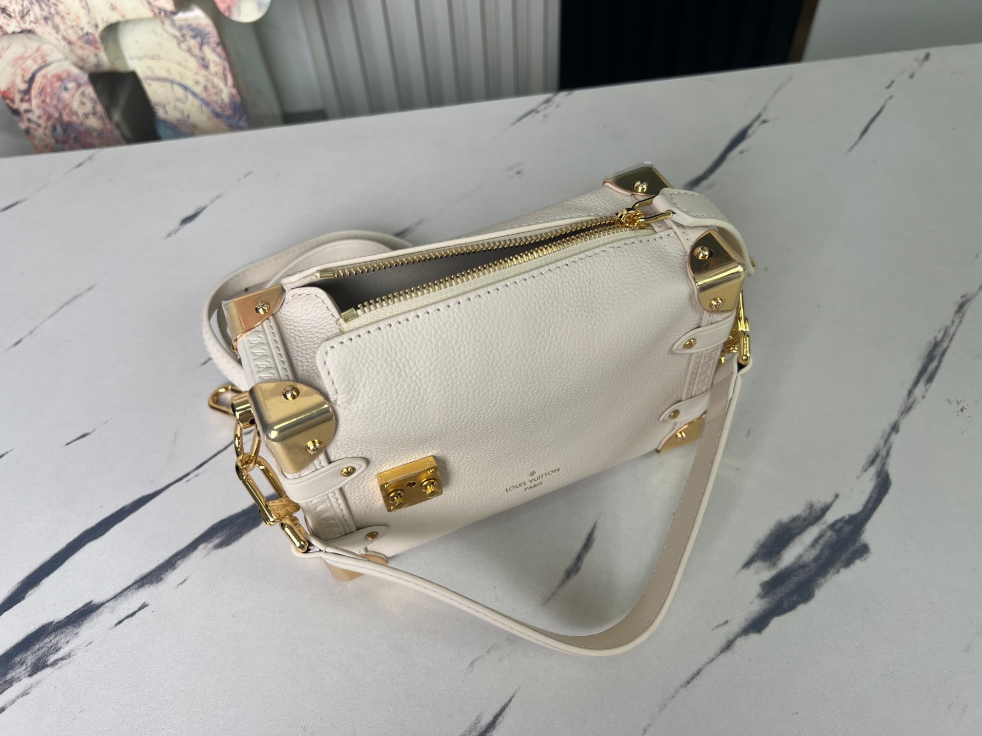 【顶级原单 独家实拍】M23817米白 M23915 全皮软盒子系列Side Trunk 小号手袋 M2