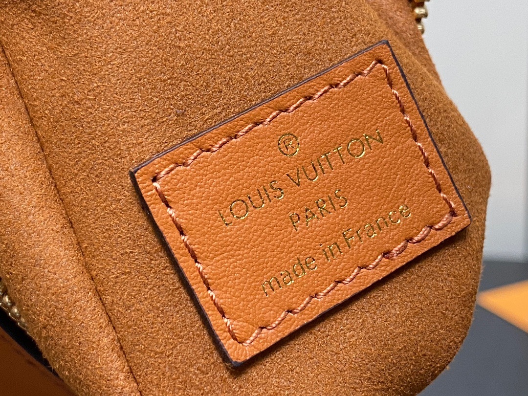 【顶级原单 独家实拍】M23818棕色 全皮软盒子系列 Side Trunk 小号手袋 M23915 灰