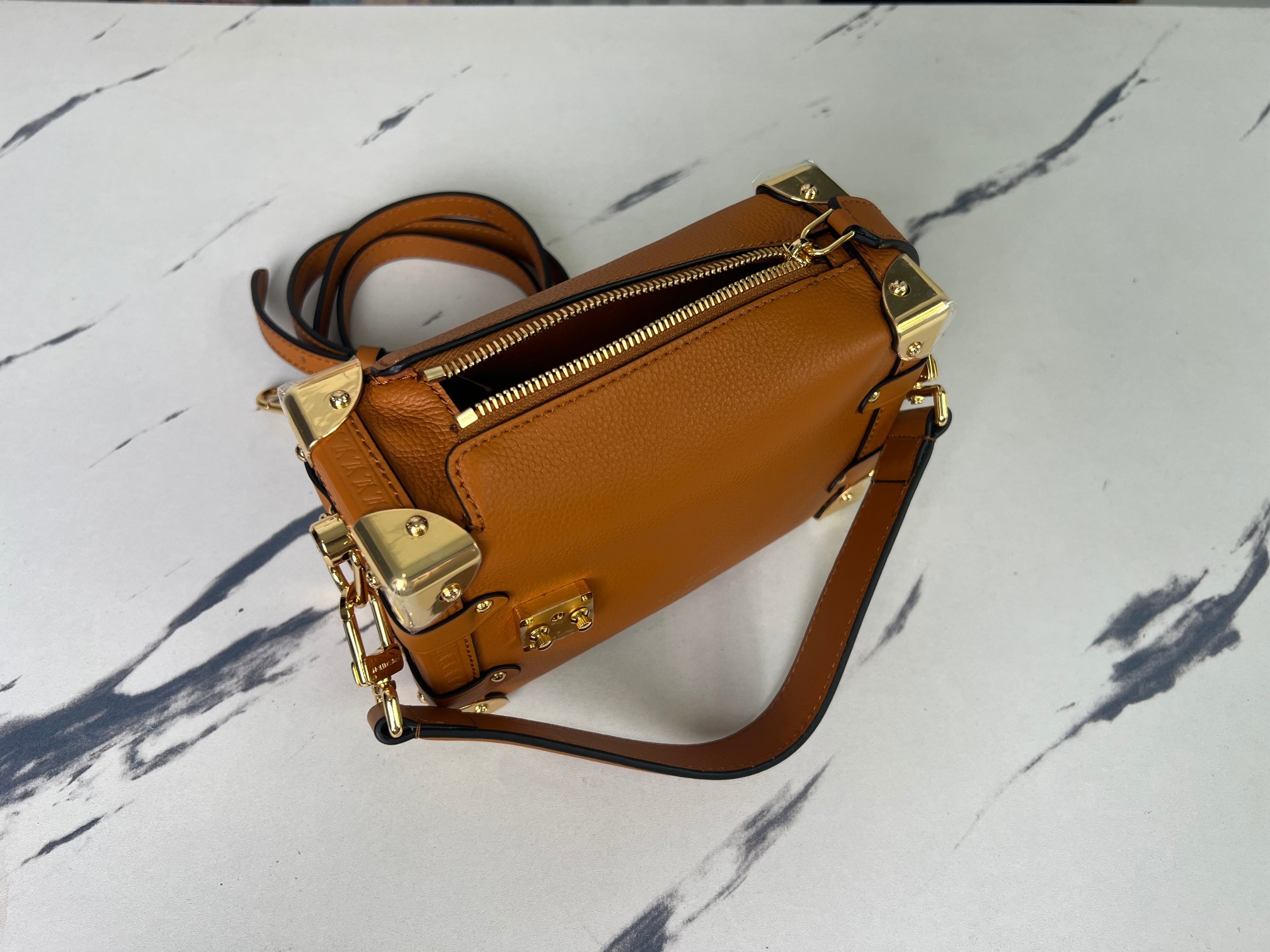 【顶级原单 独家实拍】M23818棕色 全皮软盒子系列 Side Trunk 小号手袋 M23915 灰