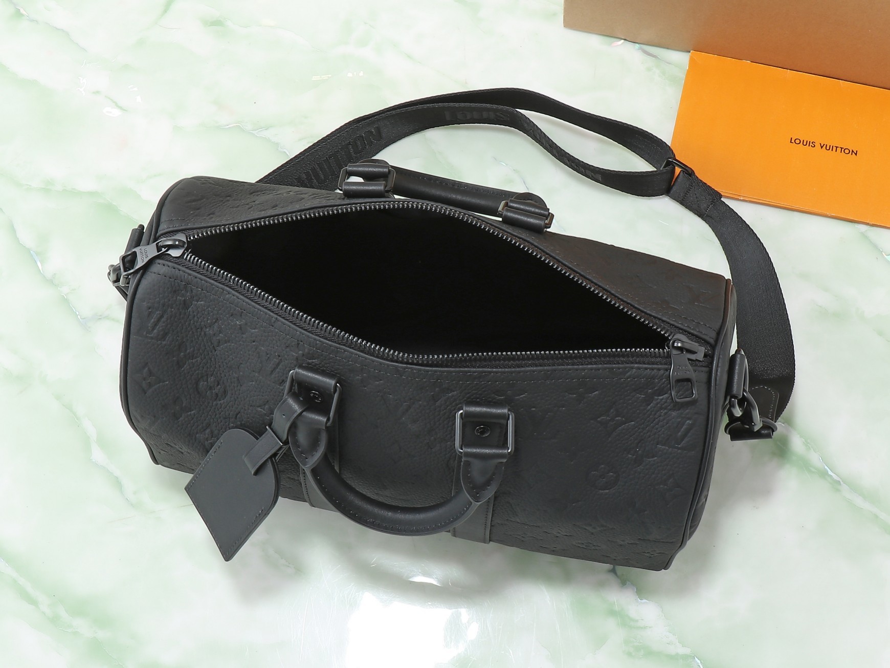 【顶级原单 独家实拍】M22765黑色全皮 芯片加强版 旅行袋系列 Keepall 35旅行袋 为 Mo