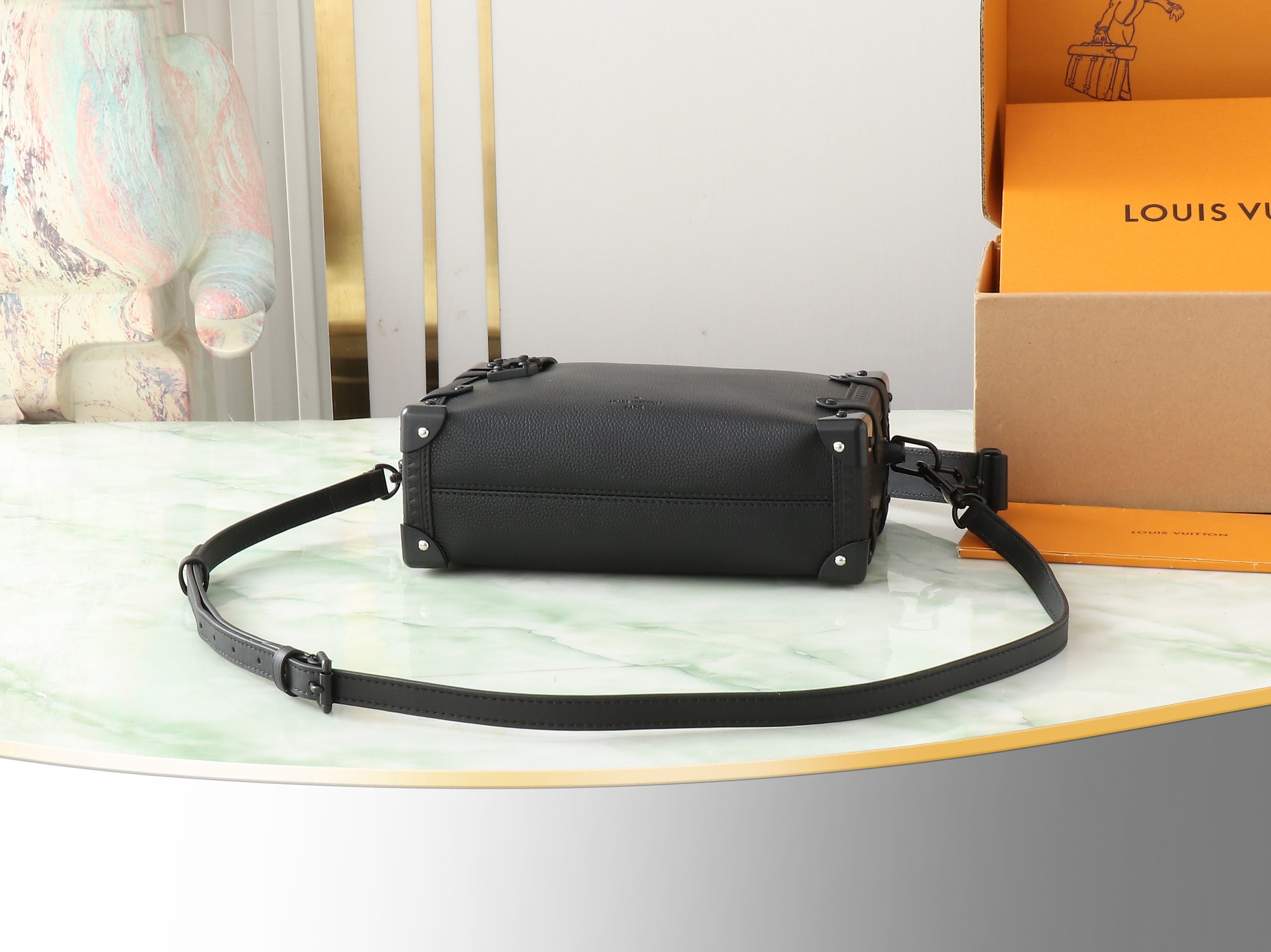【顶级原单 独家实拍】M24309黑色黑扣 全皮软盒子包系列 SIDE TRUNK 中号手袋 M4635