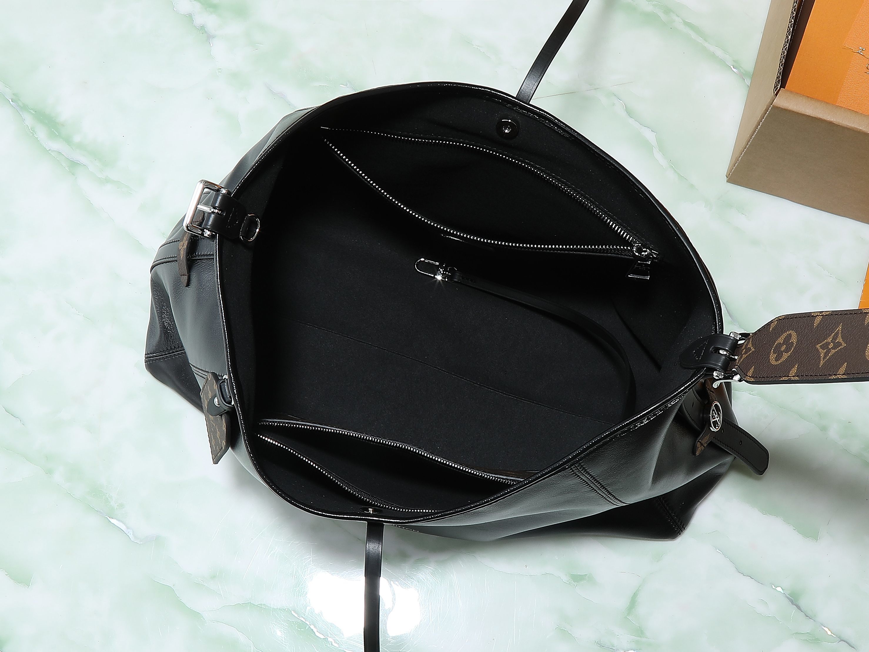 【顶级原单 独家实拍】M25143黑色 全皮购物袋系列 CarryAll Dark 中号手袋 M2514