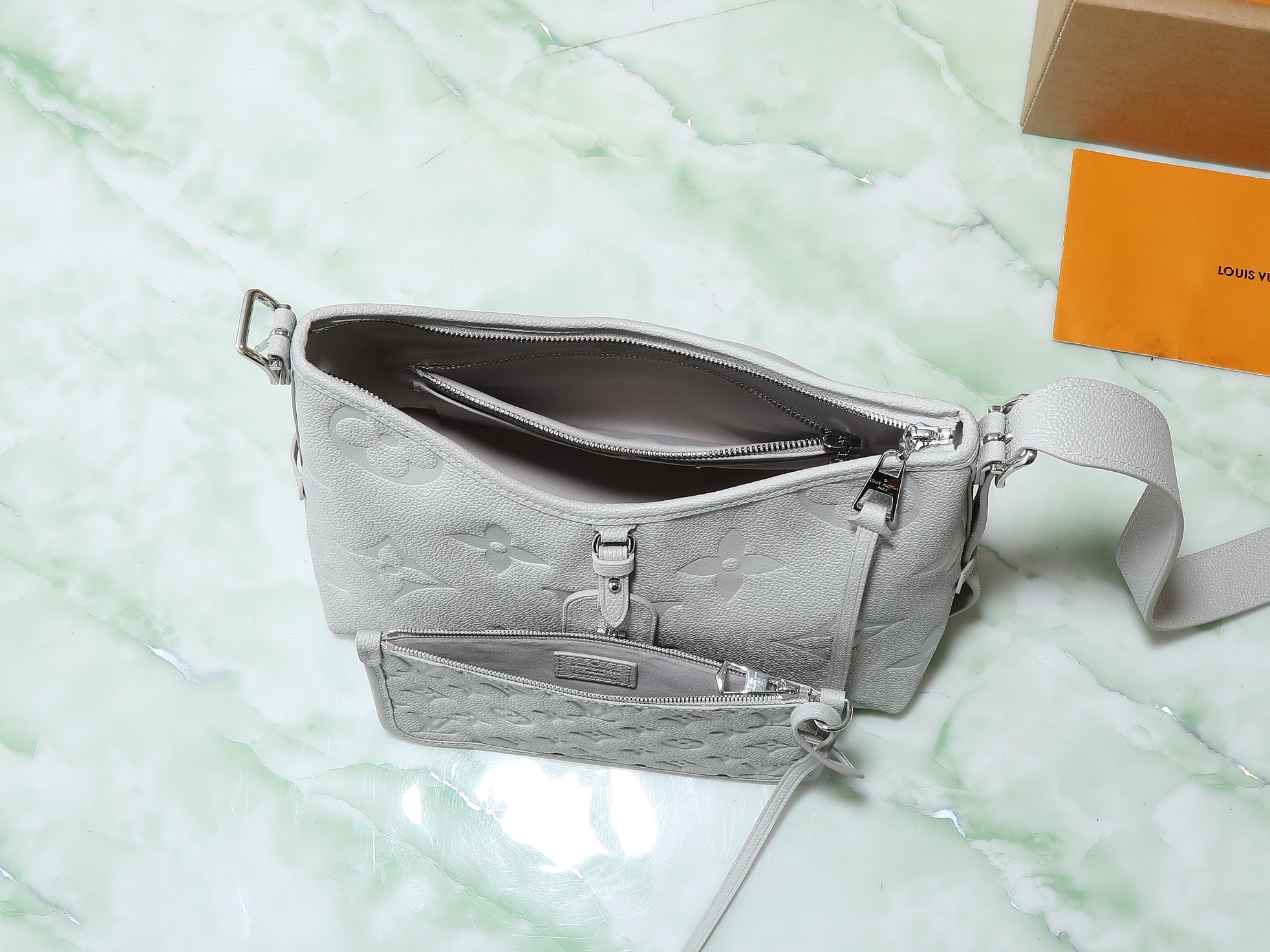 【顶级原单 独家实拍】M12917雾灰 全皮购物袋系列 CarryAll 小号手袋 M46288 取材