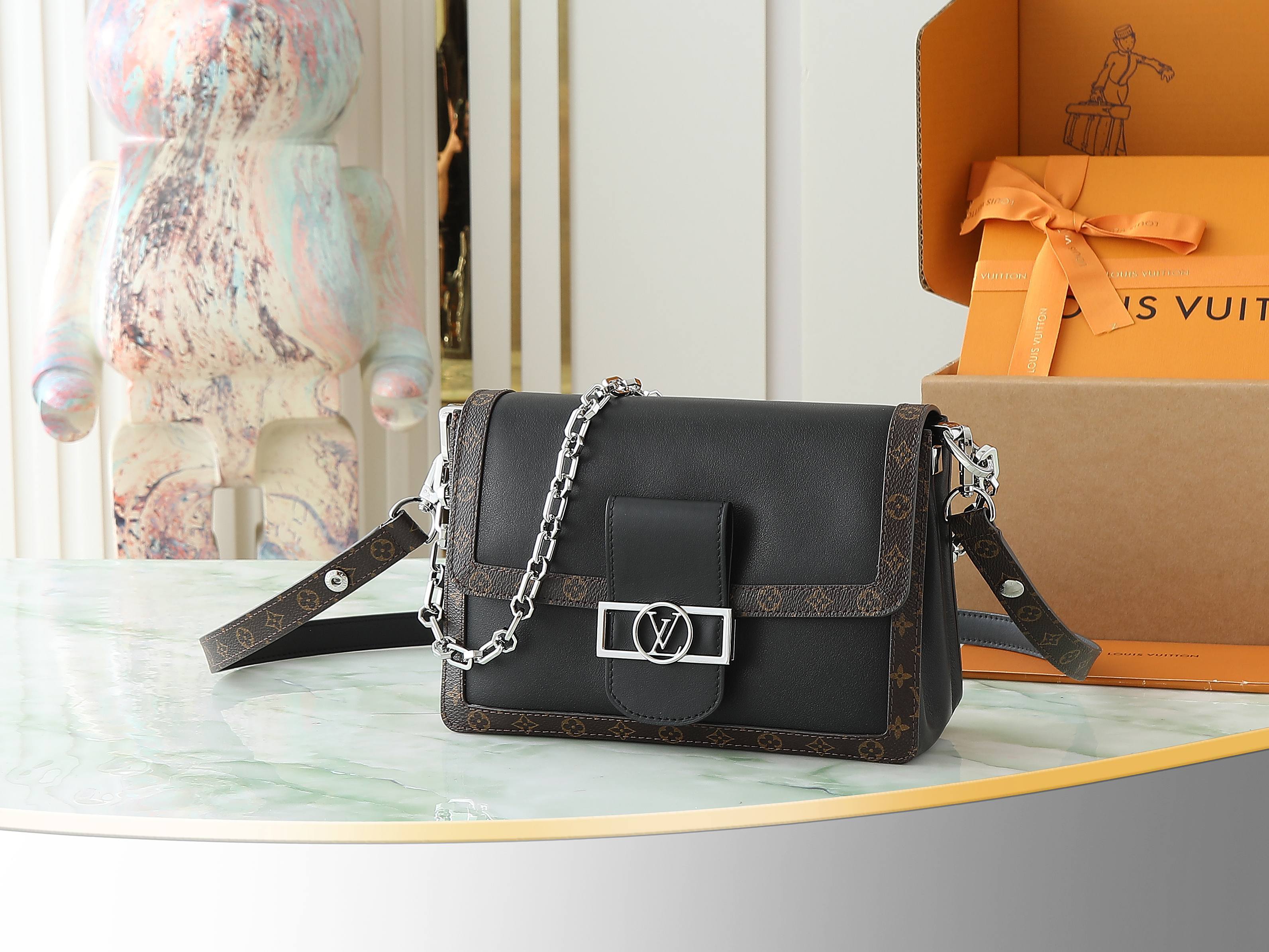 【顶级原单 独家实拍】 M13450 黑皮(达芙妮) 本款 Dauphine Soft 中号手袋为亮泽皮