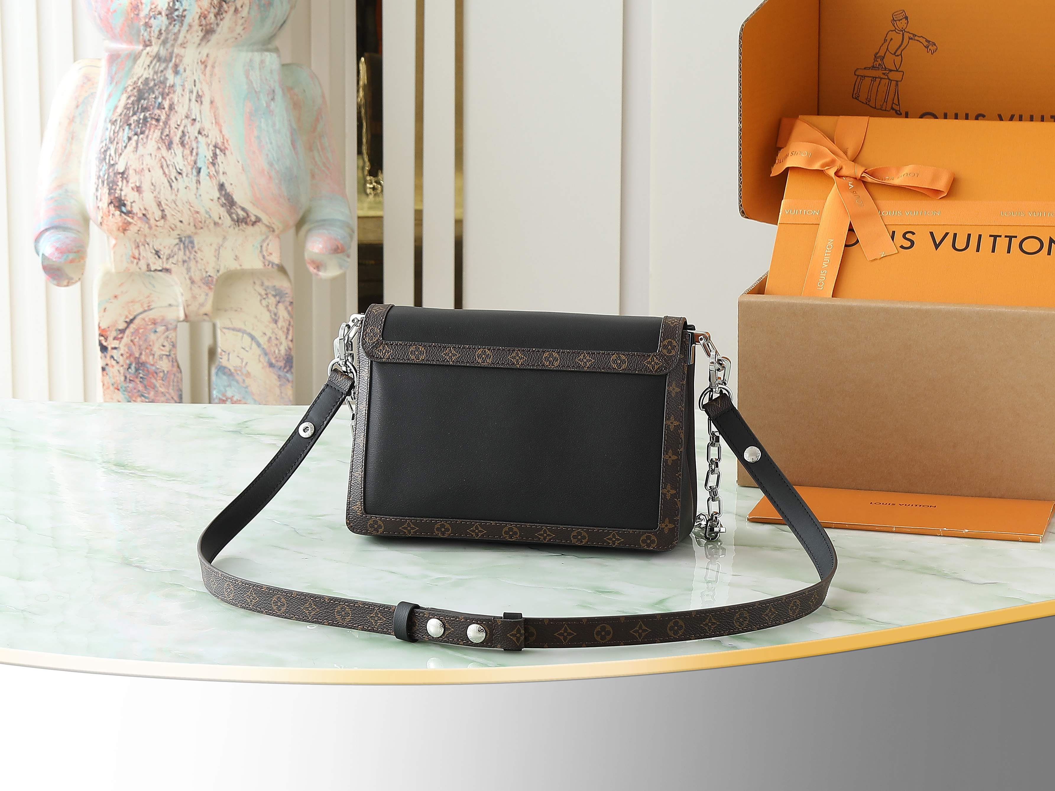 【顶级原单 独家实拍】 M13450 黑皮(达芙妮) 本款 Dauphine Soft 中号手袋为亮泽皮