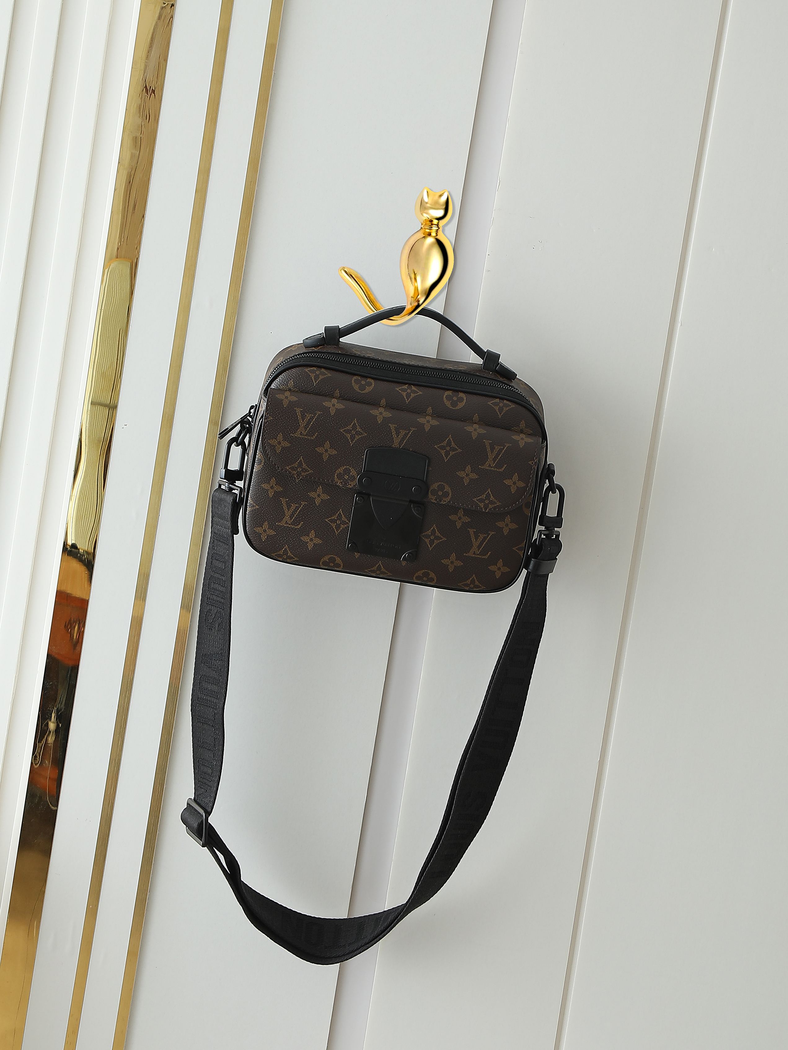 M45806 Presbicia Serie de bolsos de mensajero para hombres Este bolso de mensajero con cierre S
