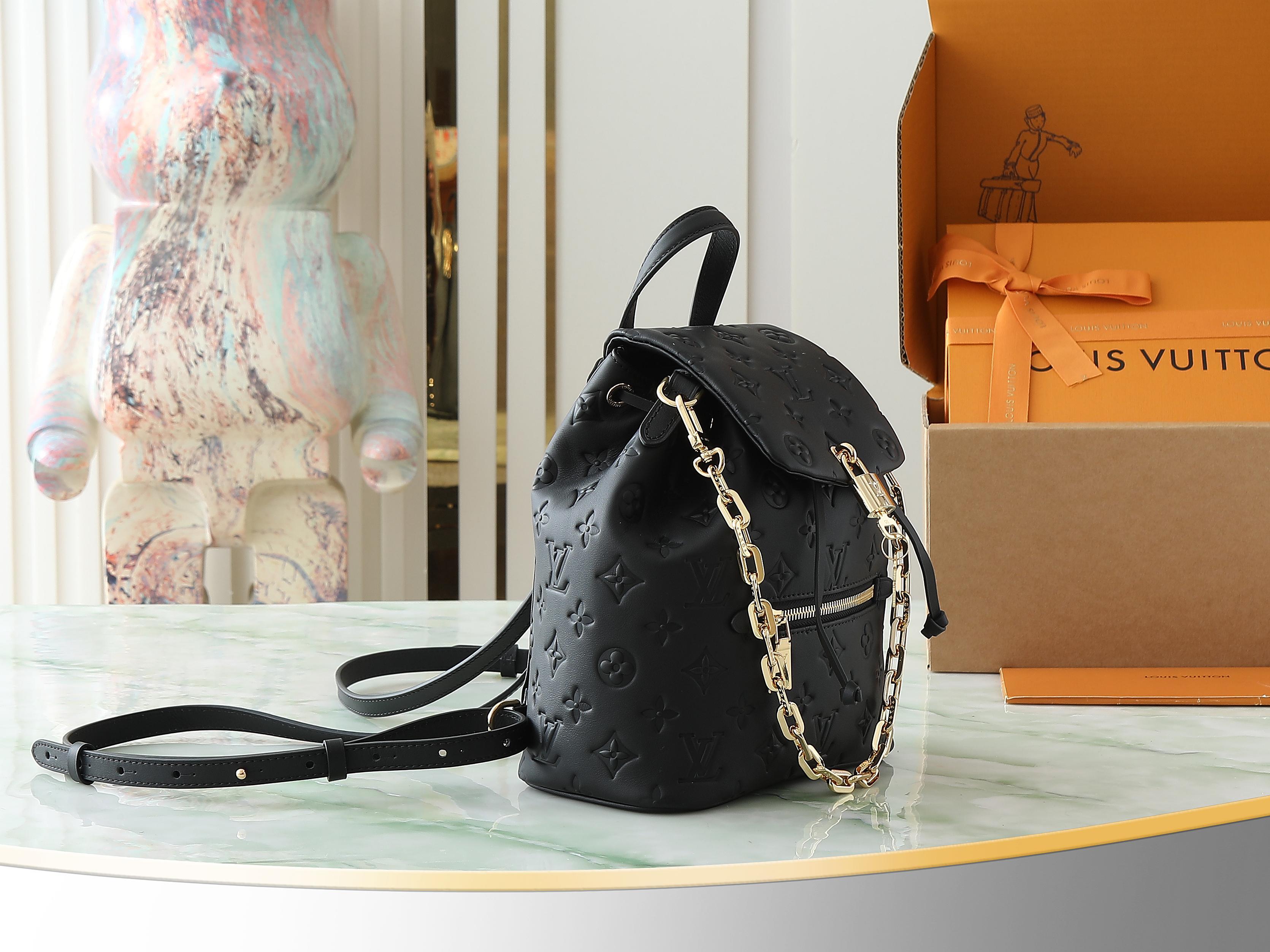 【顶级原单 独家实拍】M13357黑色 全皮压花双肩包 COUSSIN BACKPACK 小号手袋 M1