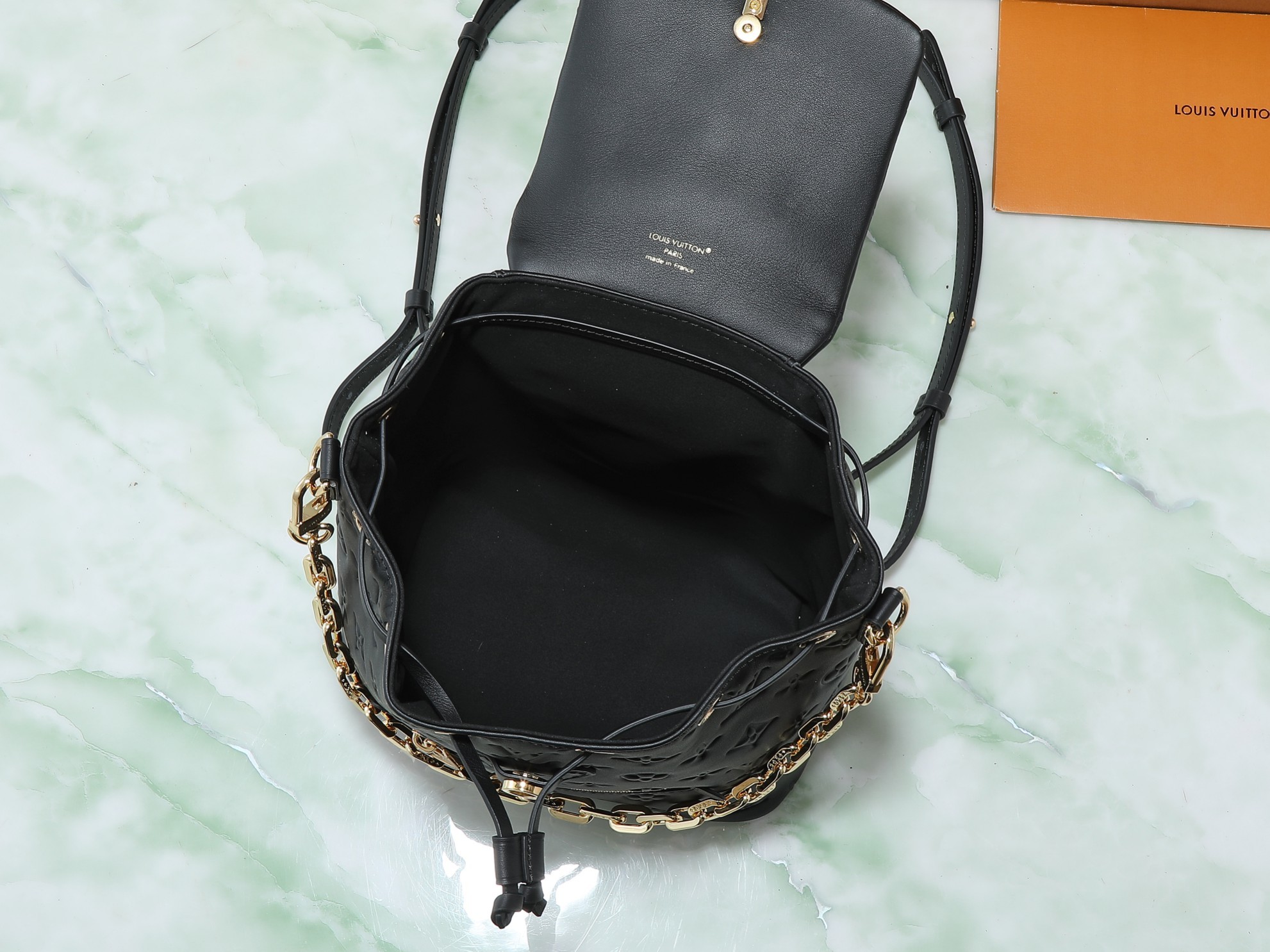 【顶级原单 独家实拍】M13357黑色 全皮压花双肩包 COUSSIN BACKPACK 小号手袋 M1