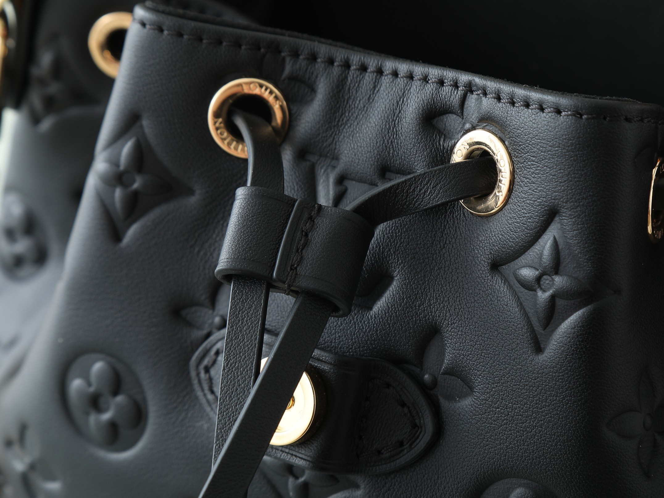 【顶级原单 独家实拍】M13357黑色 全皮压花双肩包 COUSSIN BACKPACK 小号手袋 M1