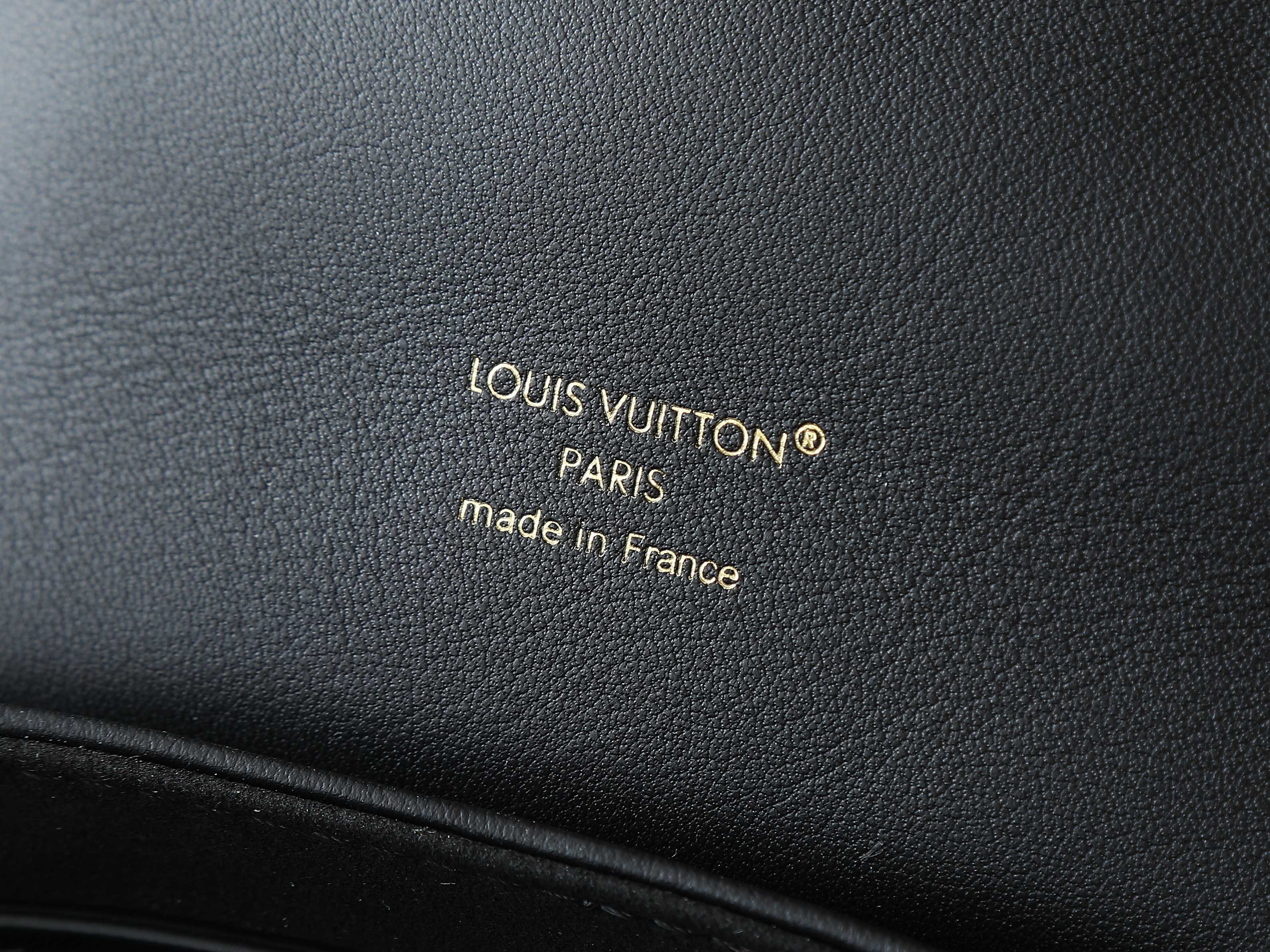 【顶级原单 独家实拍】M13357黑色 全皮压花双肩包 COUSSIN BACKPACK 小号手袋 M1