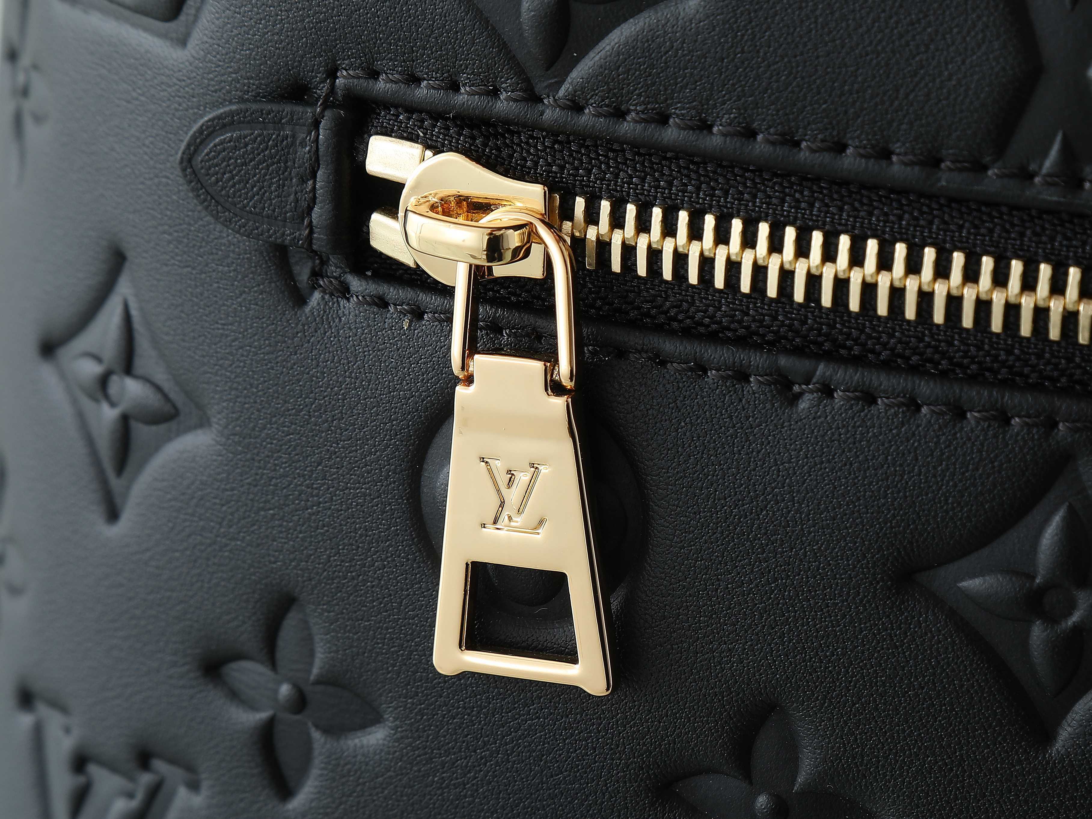 【顶级原单 独家实拍】M13357黑色 全皮压花双肩包 COUSSIN BACKPACK 小号手袋 M1