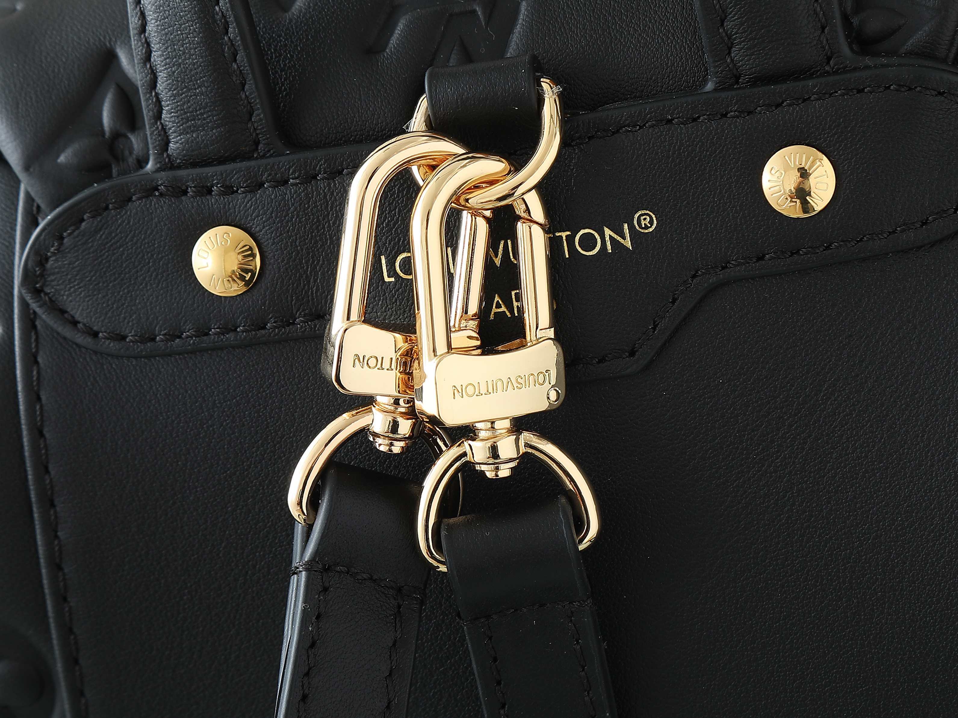 【顶级原单 独家实拍】M13357黑色 全皮压花双肩包 COUSSIN BACKPACK 小号手袋 M1