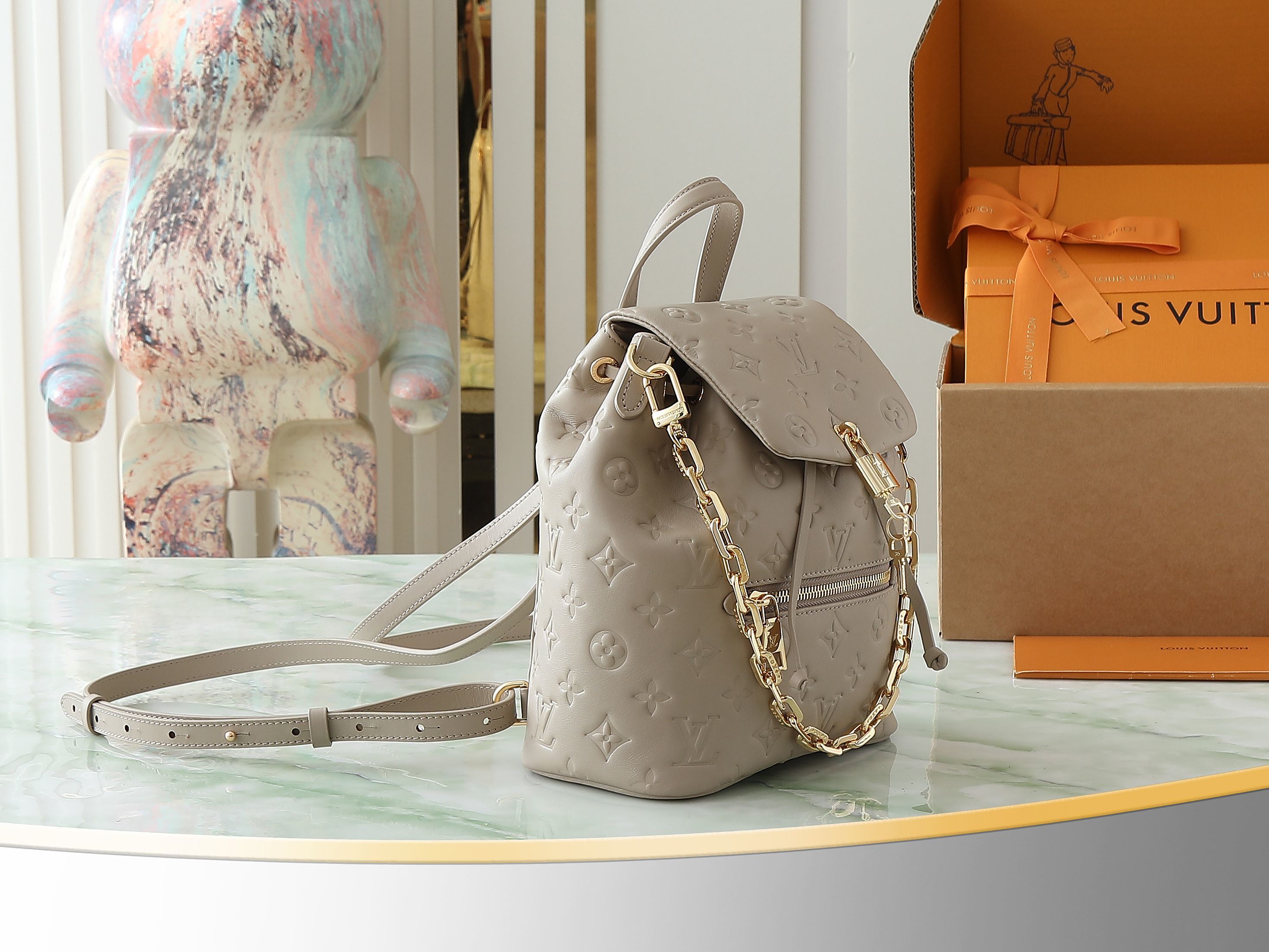 【顶级原单 独家实拍】M13358灰色 全皮压花双肩包 COUSSIN BACKPACK 小号手袋 M1