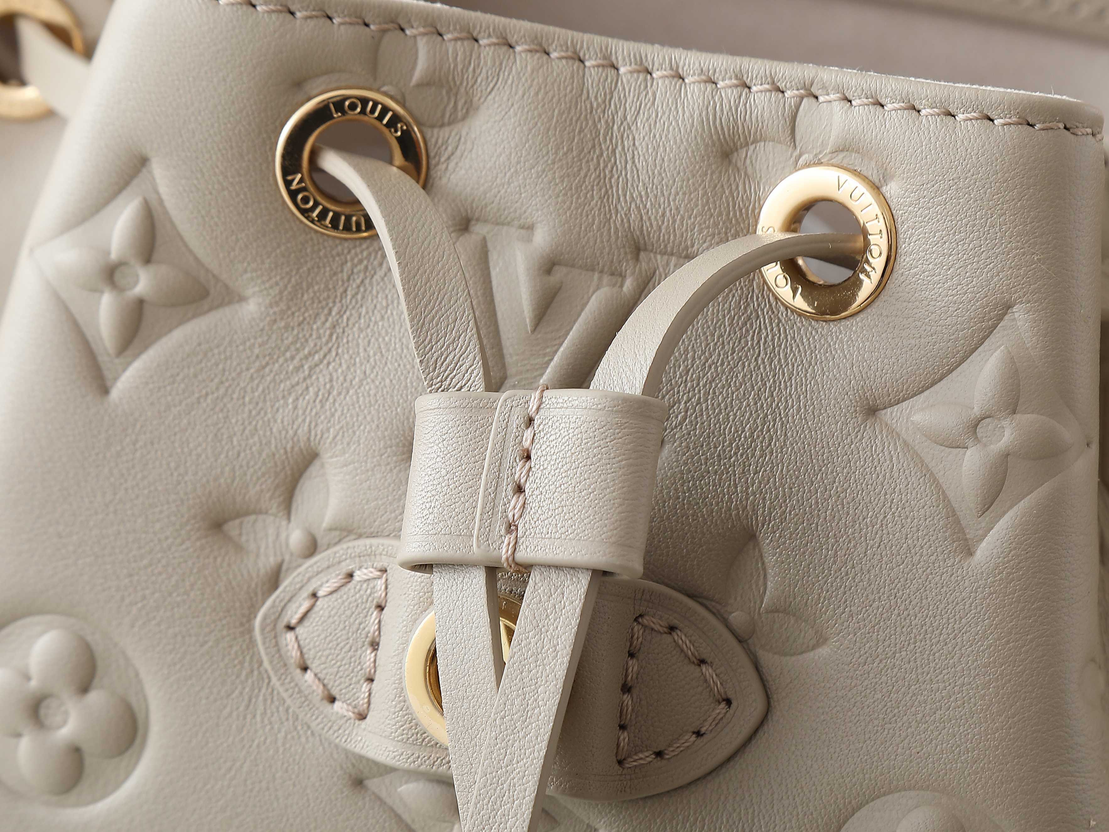 【顶级原单 独家实拍】M13358灰色 全皮压花双肩包 COUSSIN BACKPACK 小号手袋 M1