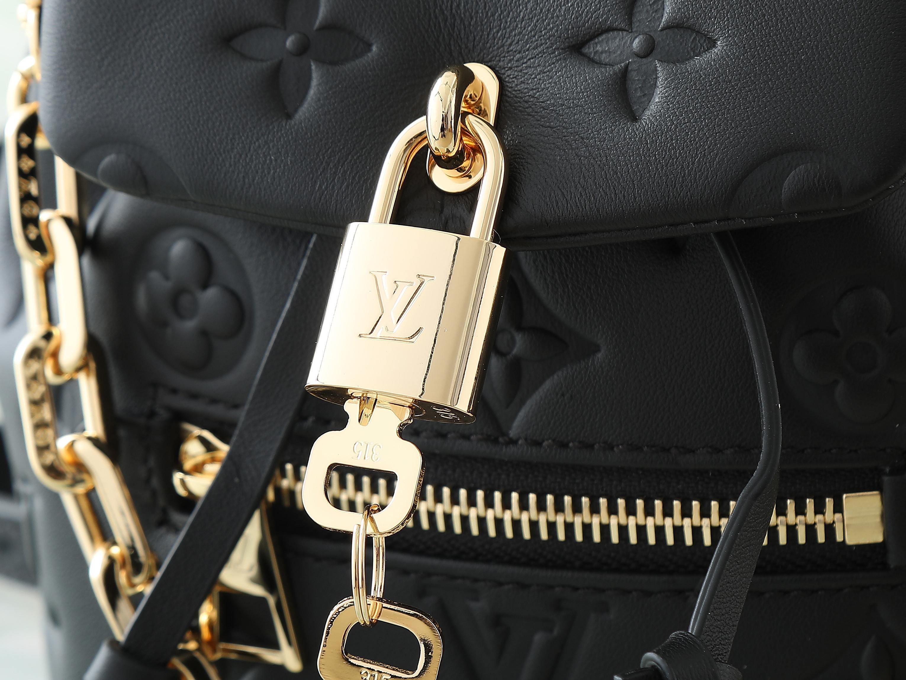 【顶级原单 独家实拍】M13387黑色 全皮压花双肩包 COUSSIN BACKPACK 迷你手袋 M1