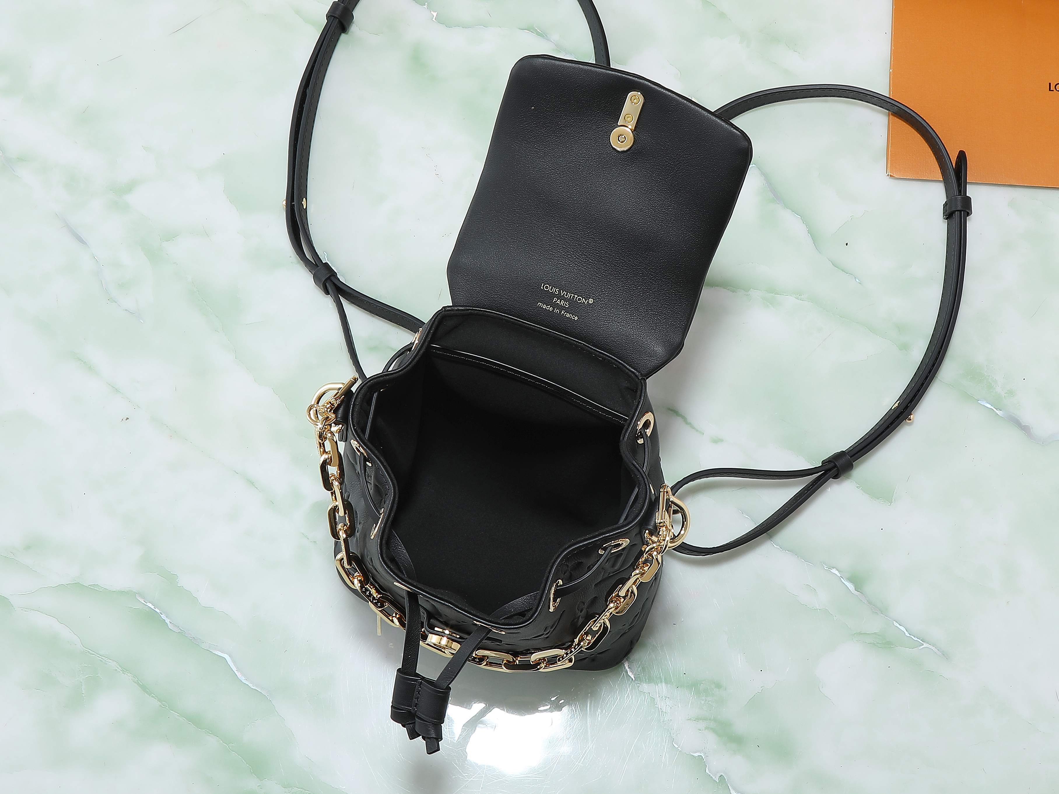 【顶级原单 独家实拍】M13387黑色 全皮压花双肩包 COUSSIN BACKPACK 迷你手袋 M1