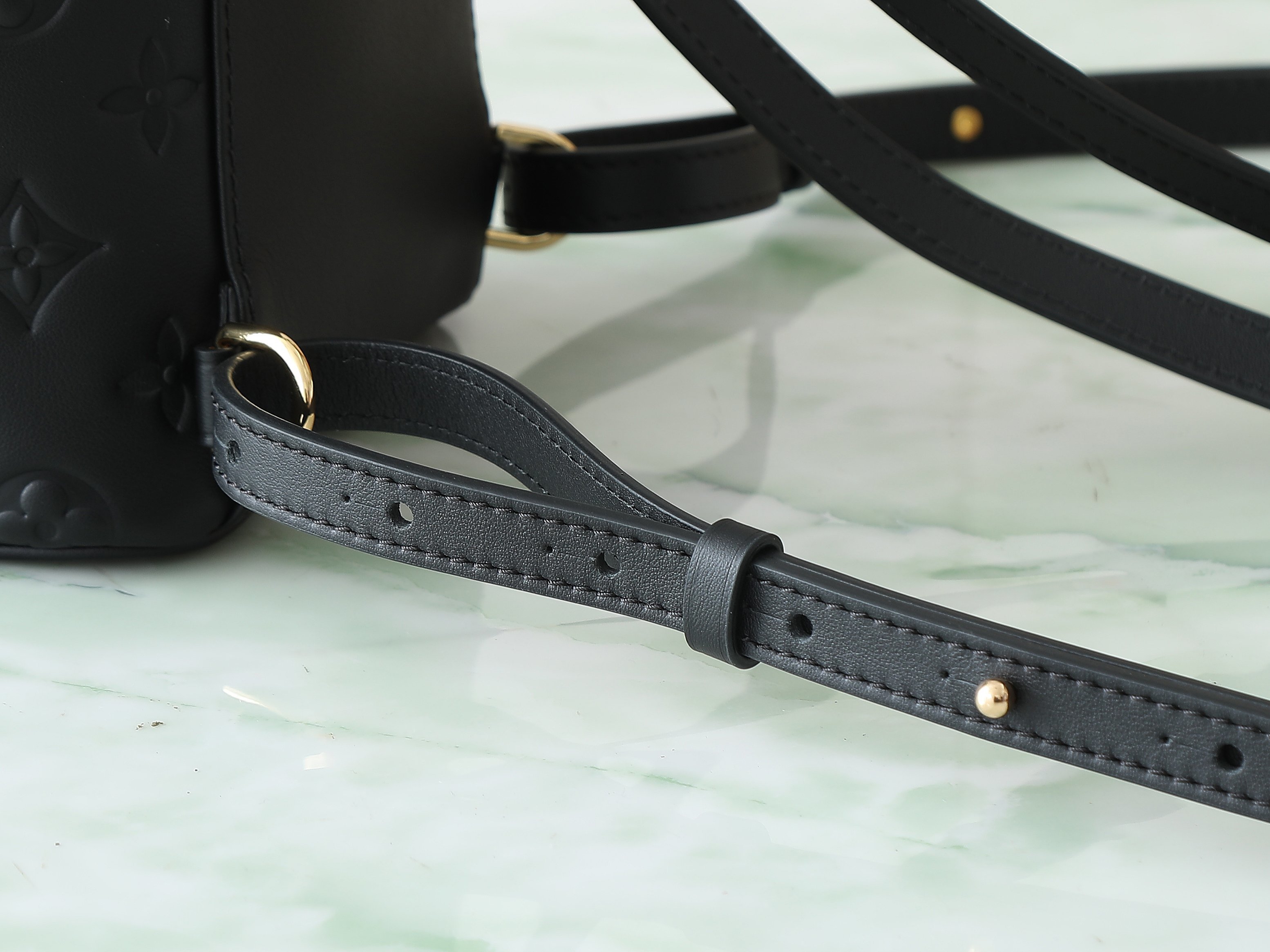 【顶级原单 独家实拍】M13387黑色 全皮压花双肩包 COUSSIN BACKPACK 迷你手袋 M1