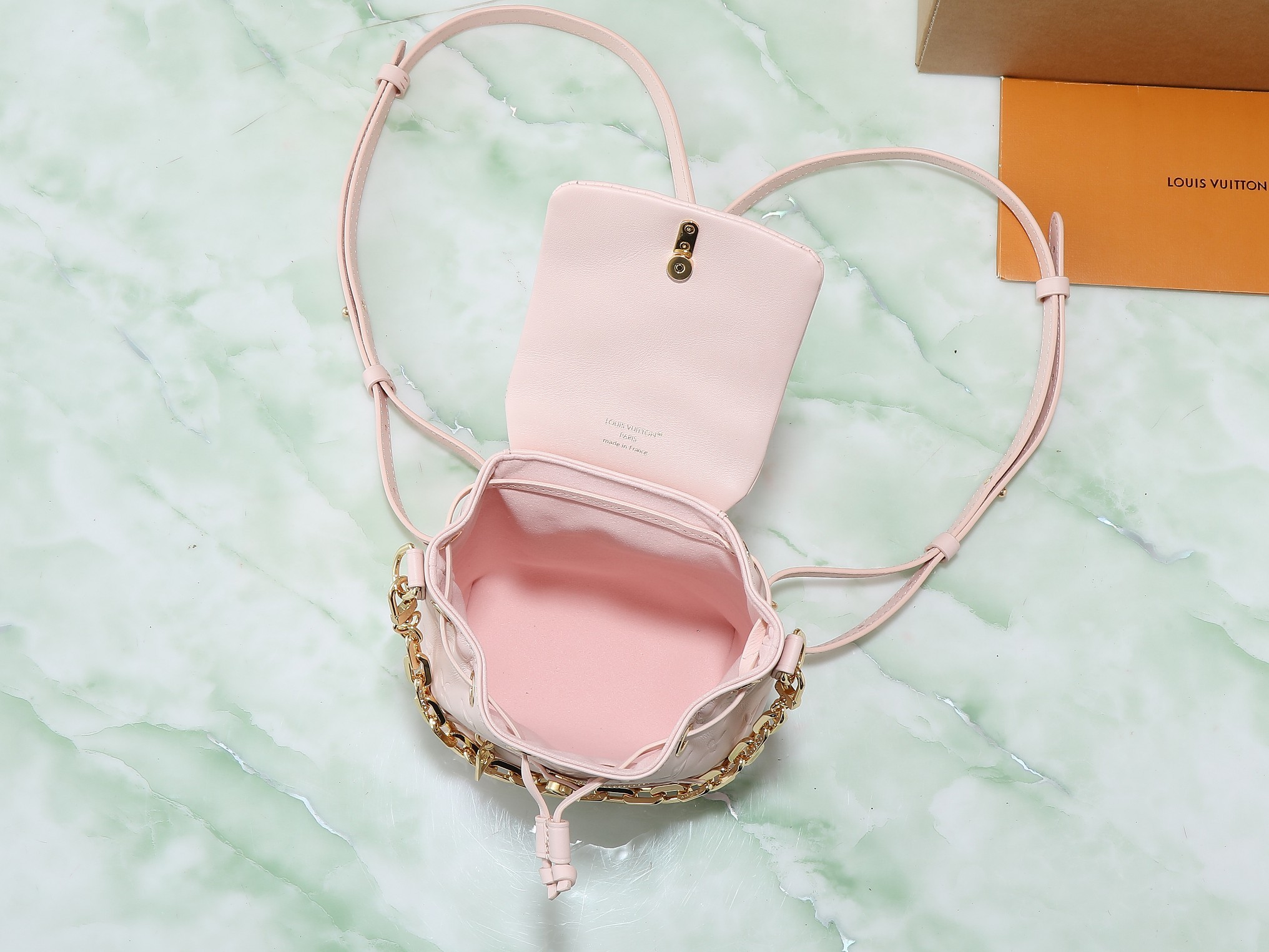 【顶级原单 独家实拍】M13389粉色 全皮压花双肩包 COUSSIN BACKPACK 迷你手袋 M1