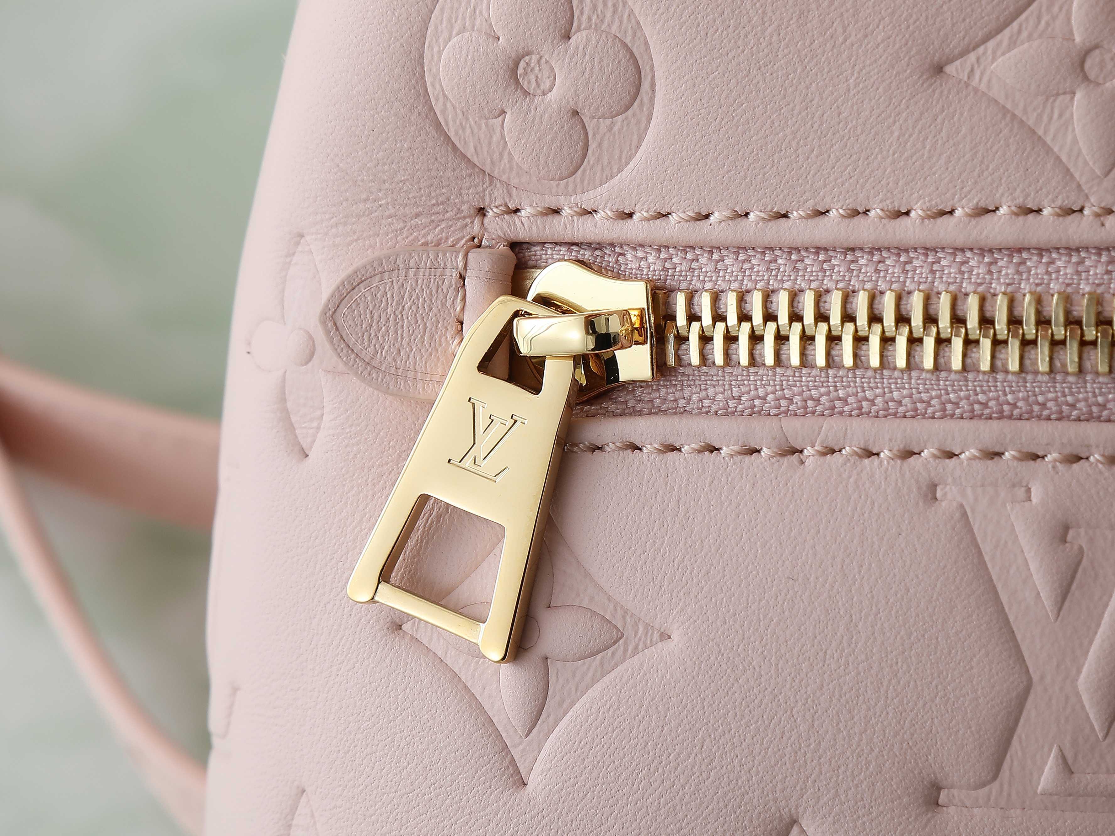 【顶级原单 独家实拍】M13389粉色 全皮压花双肩包 COUSSIN BACKPACK 迷你手袋 M1