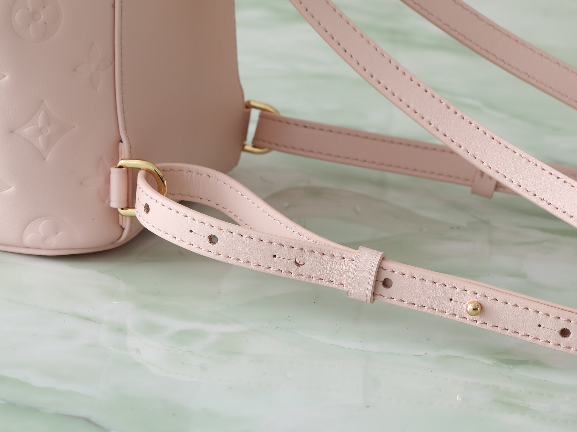 【顶级原单 独家实拍】M13389粉色 全皮压花双肩包 COUSSIN BACKPACK 迷你手袋 M1