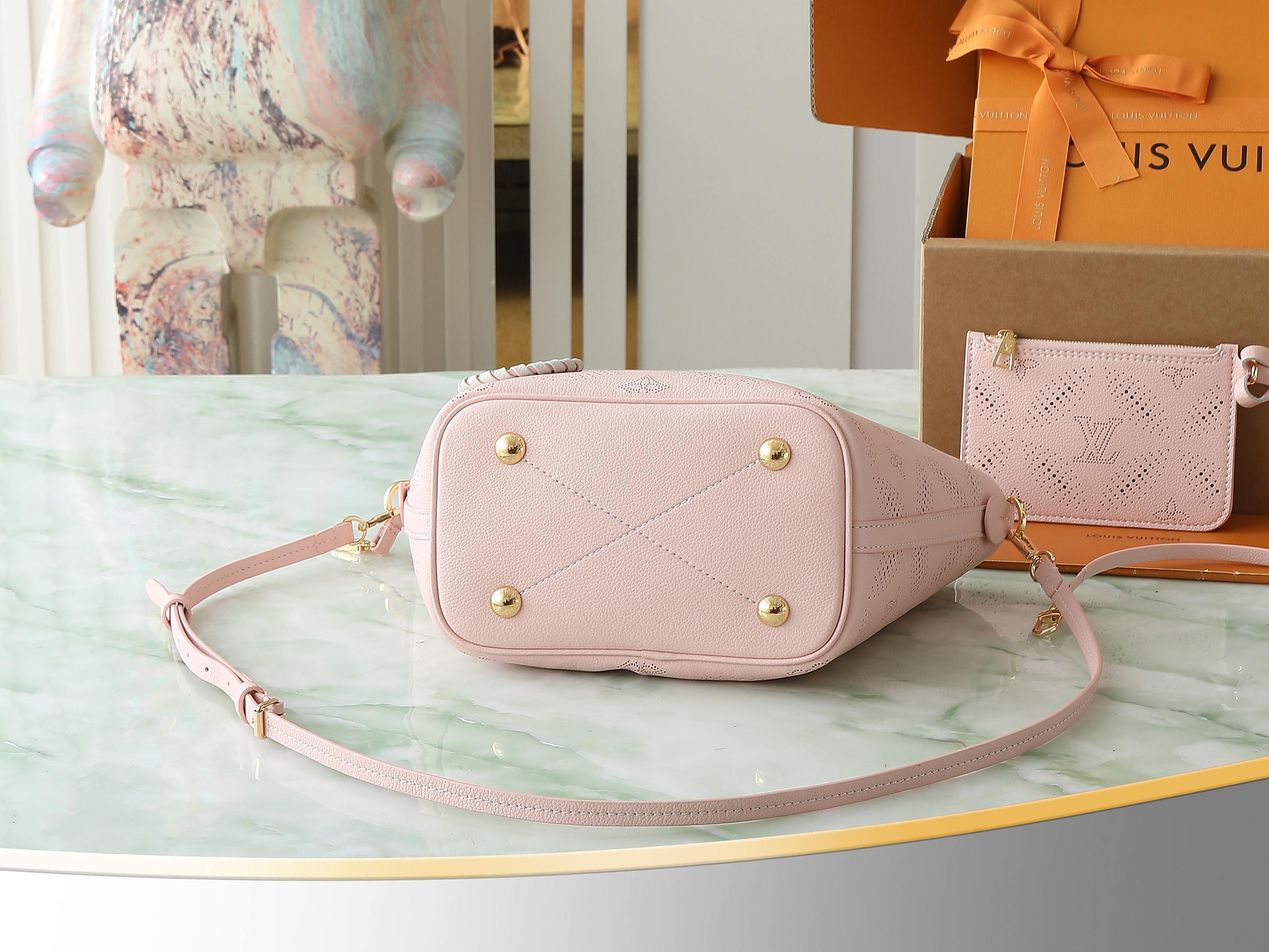 【顶级原单 独家实拍】M13839 BLOSSOM 小号手袋 奶昔粉 Blossom小号手袋于新季推出M