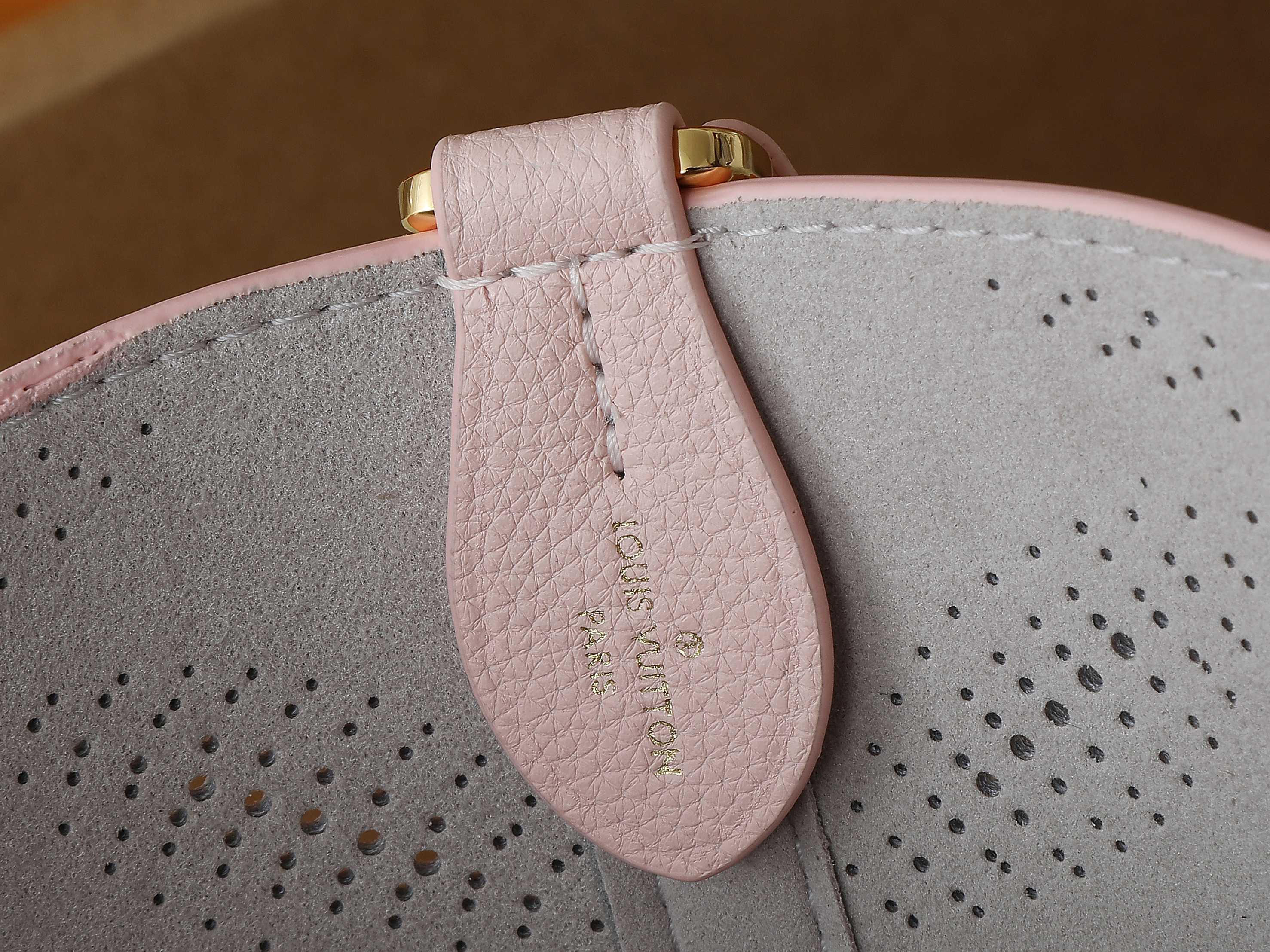 【顶级原单 独家实拍】M13839 BLOSSOM 小号手袋 奶昔粉 Blossom小号手袋于新季推出M