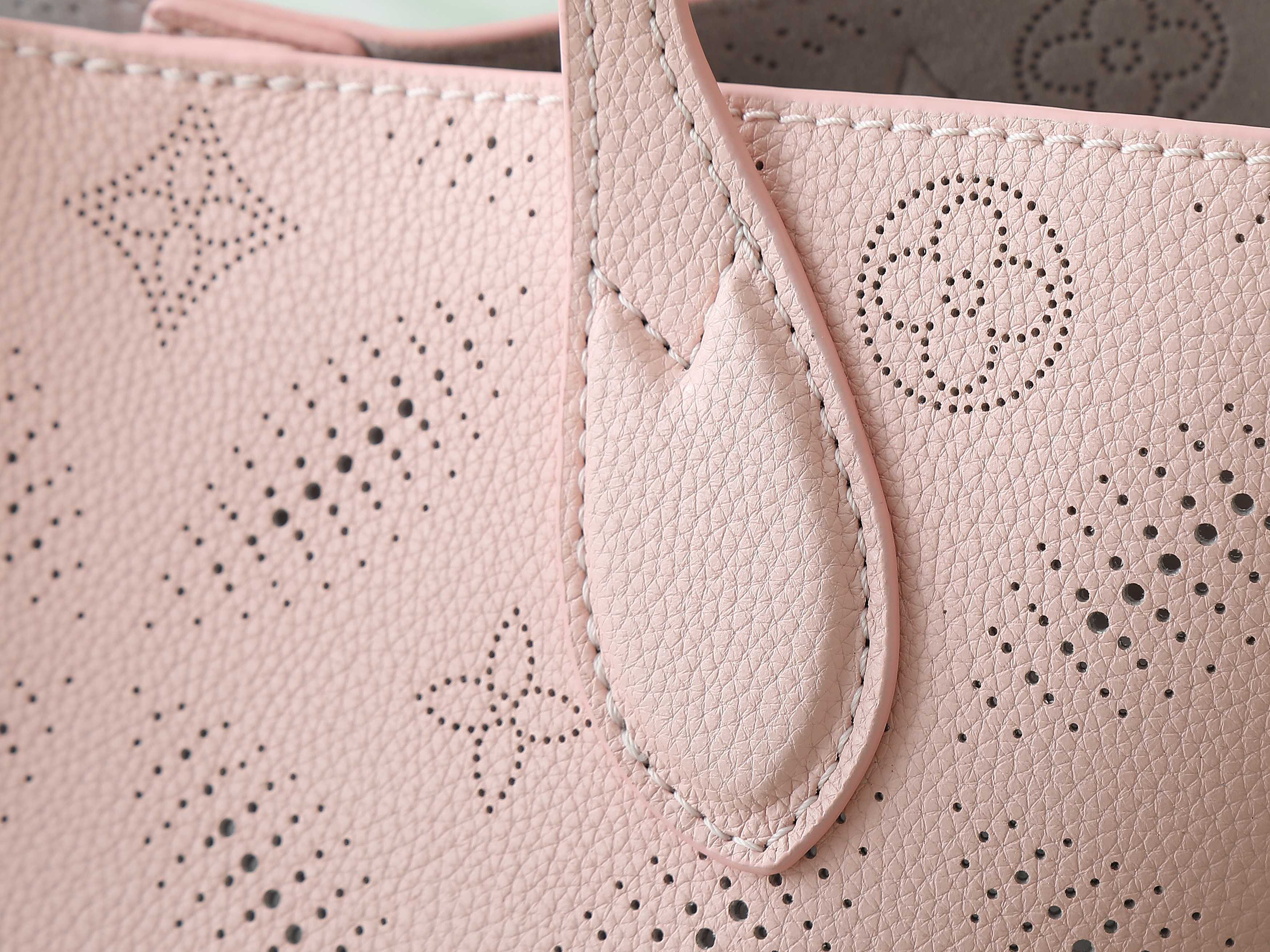 【顶级原单 独家实拍】M13839 BLOSSOM 小号手袋 奶昔粉 Blossom小号手袋于新季推出M