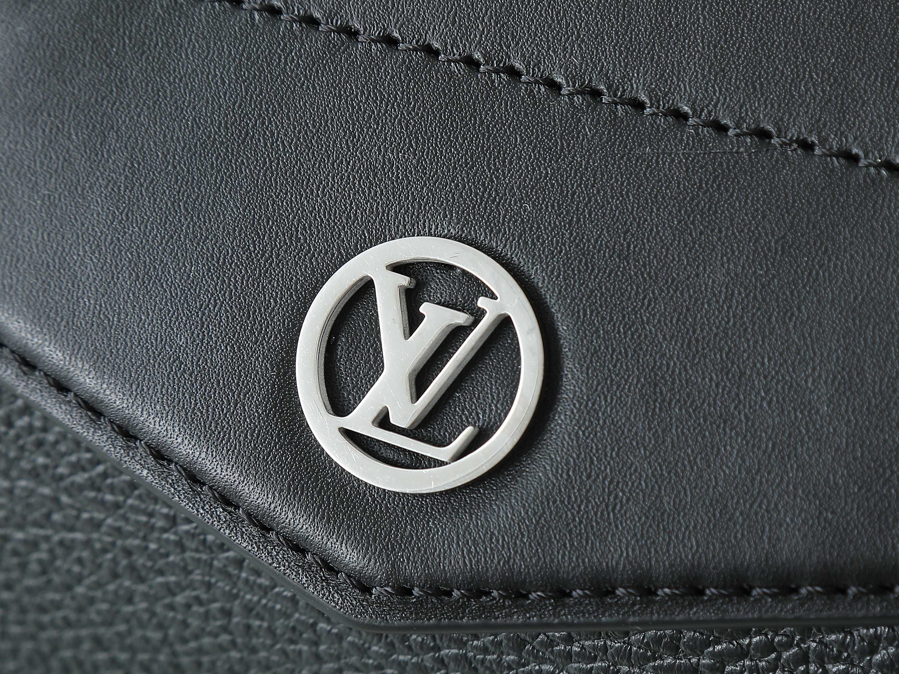 【顶级原单 独家实拍】M14700黑色 全皮机车包 LV Biker中号手袋 机车包 M14702灰蓝色