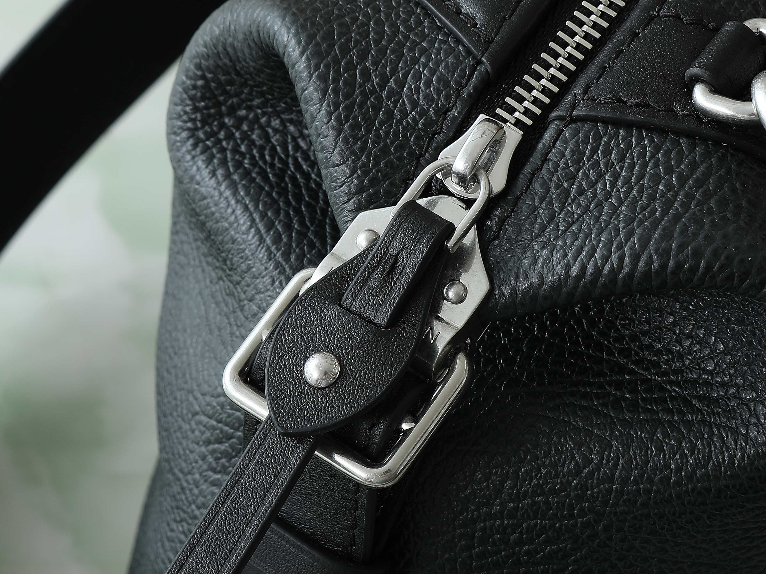 【顶级原单 独家实拍】M14700黑色 全皮机车包 LV Biker中号手袋 机车包 M14702灰蓝色